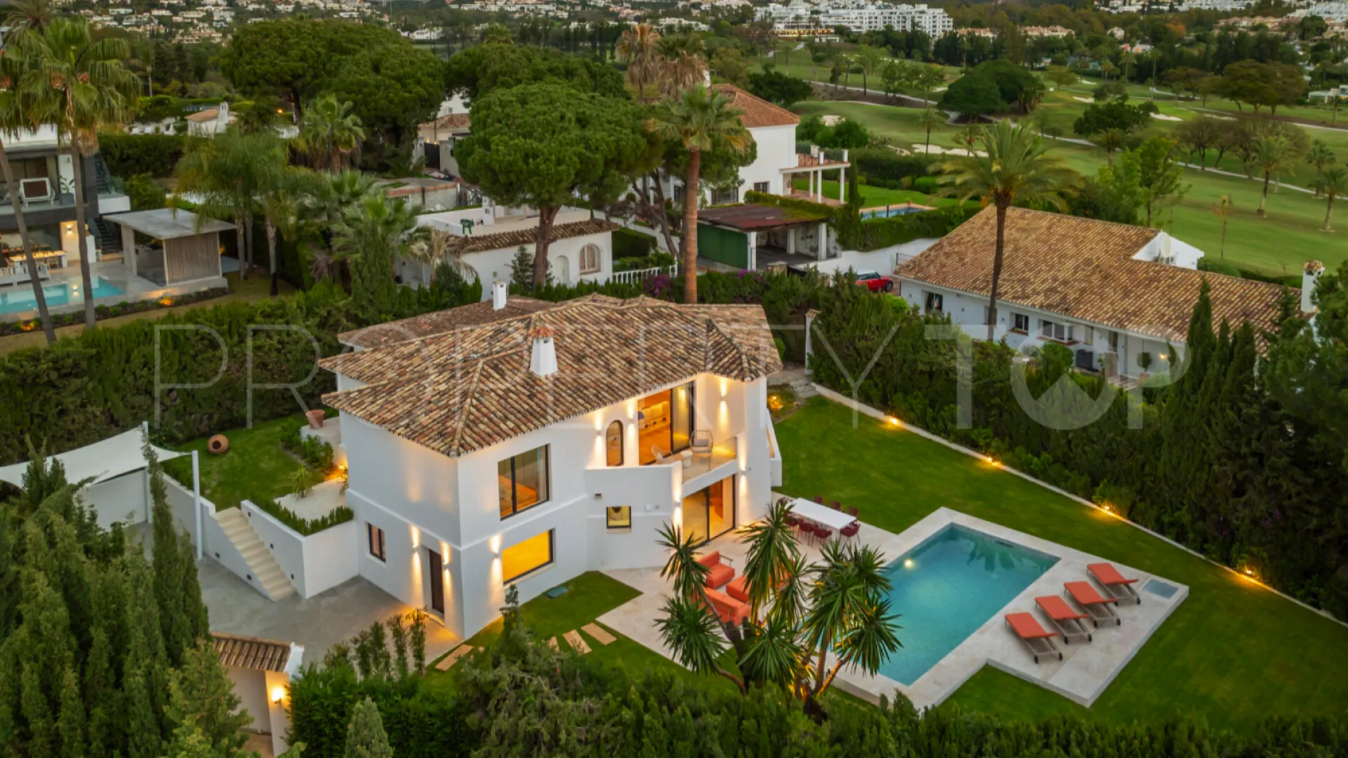 Villa de 4 dormitorios en venta en Las Brisas