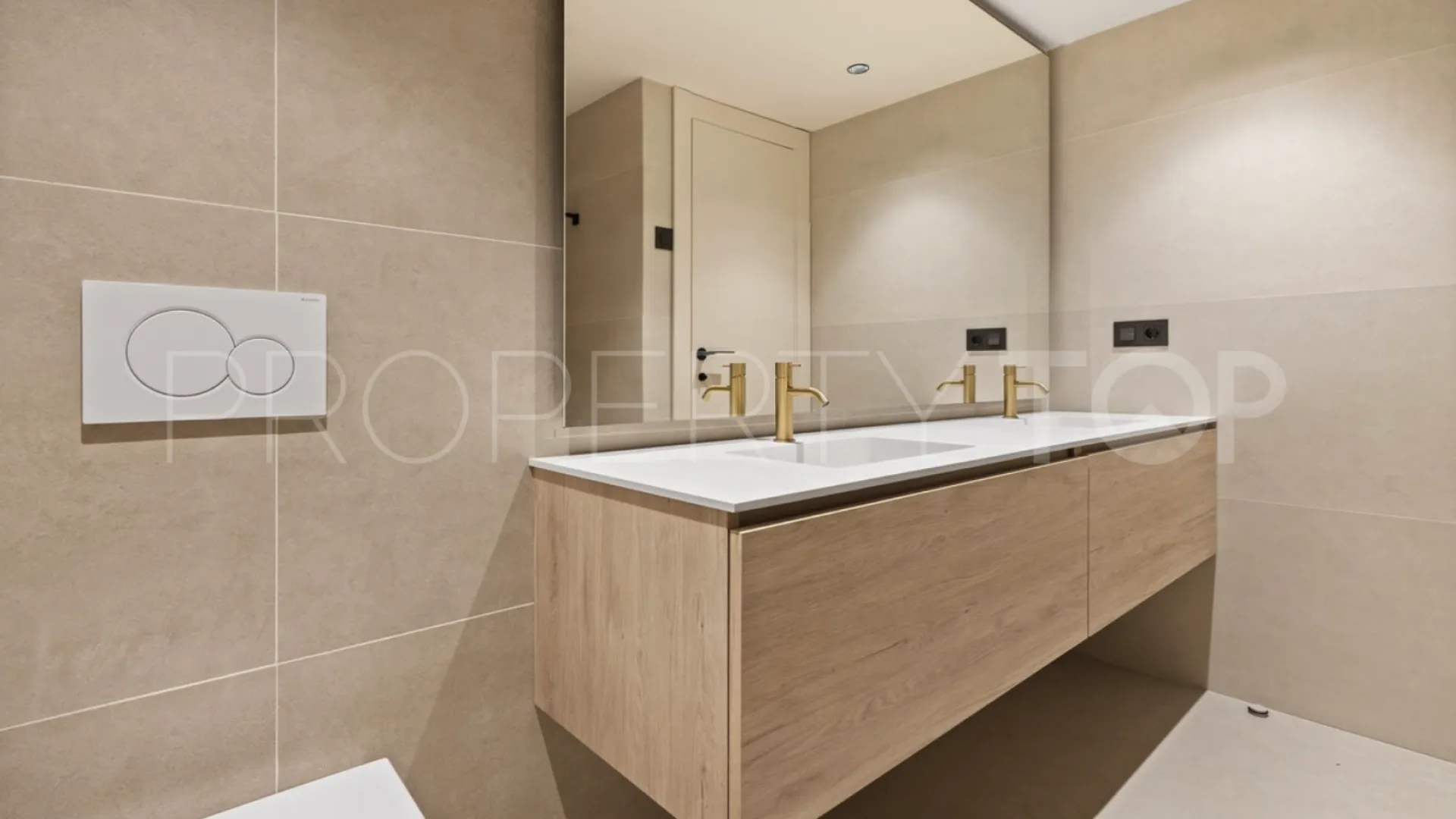 Se vende apartamento de 3 dormitorios en Nueva Andalucia