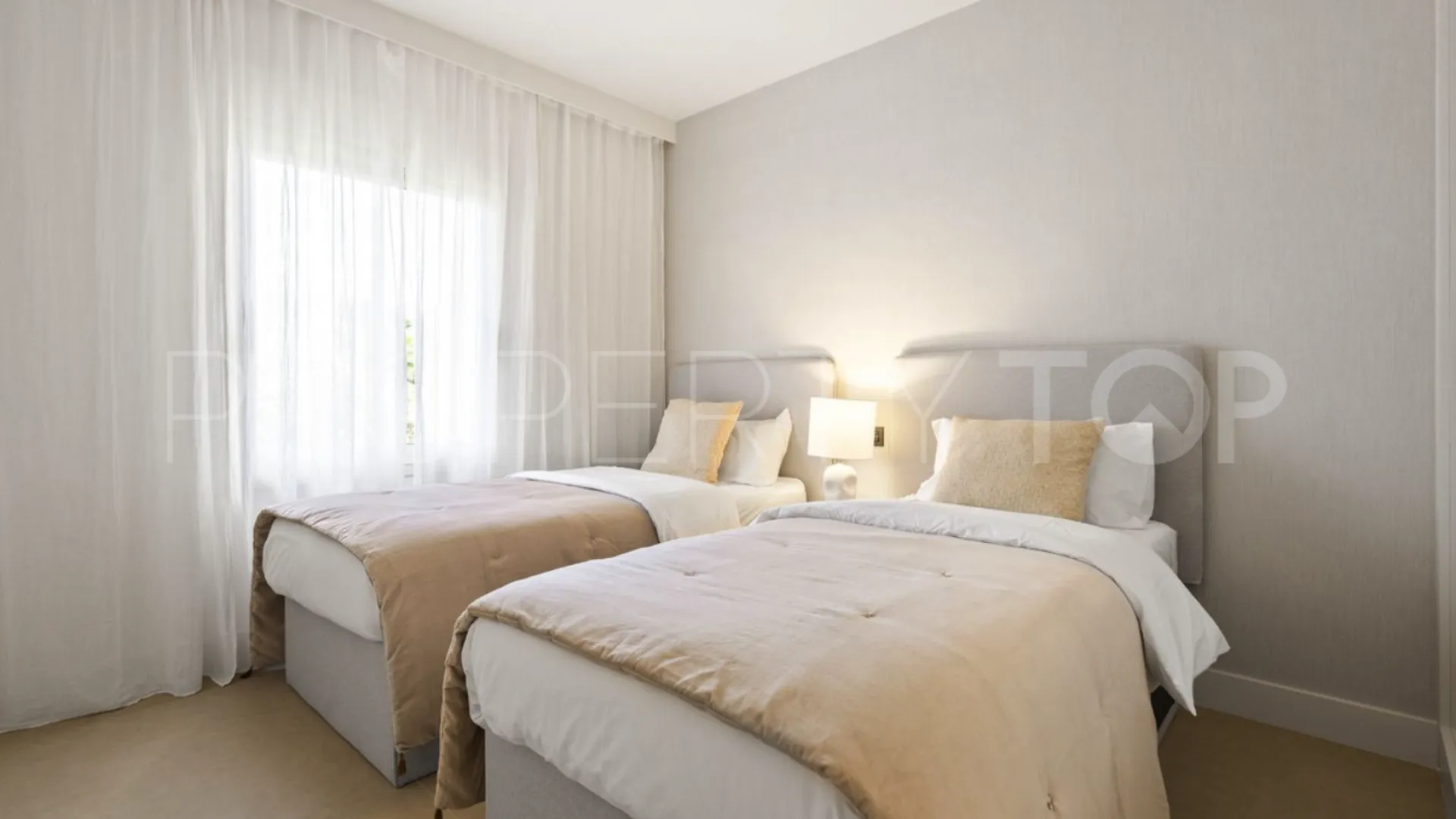 Se vende apartamento de 3 dormitorios en Nueva Andalucia