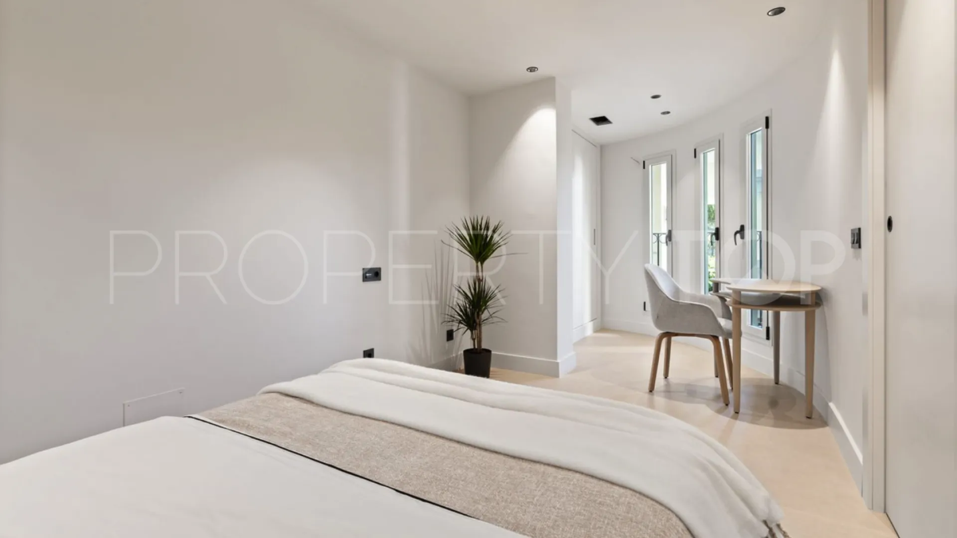 Se vende apartamento de 3 dormitorios en Nueva Andalucia