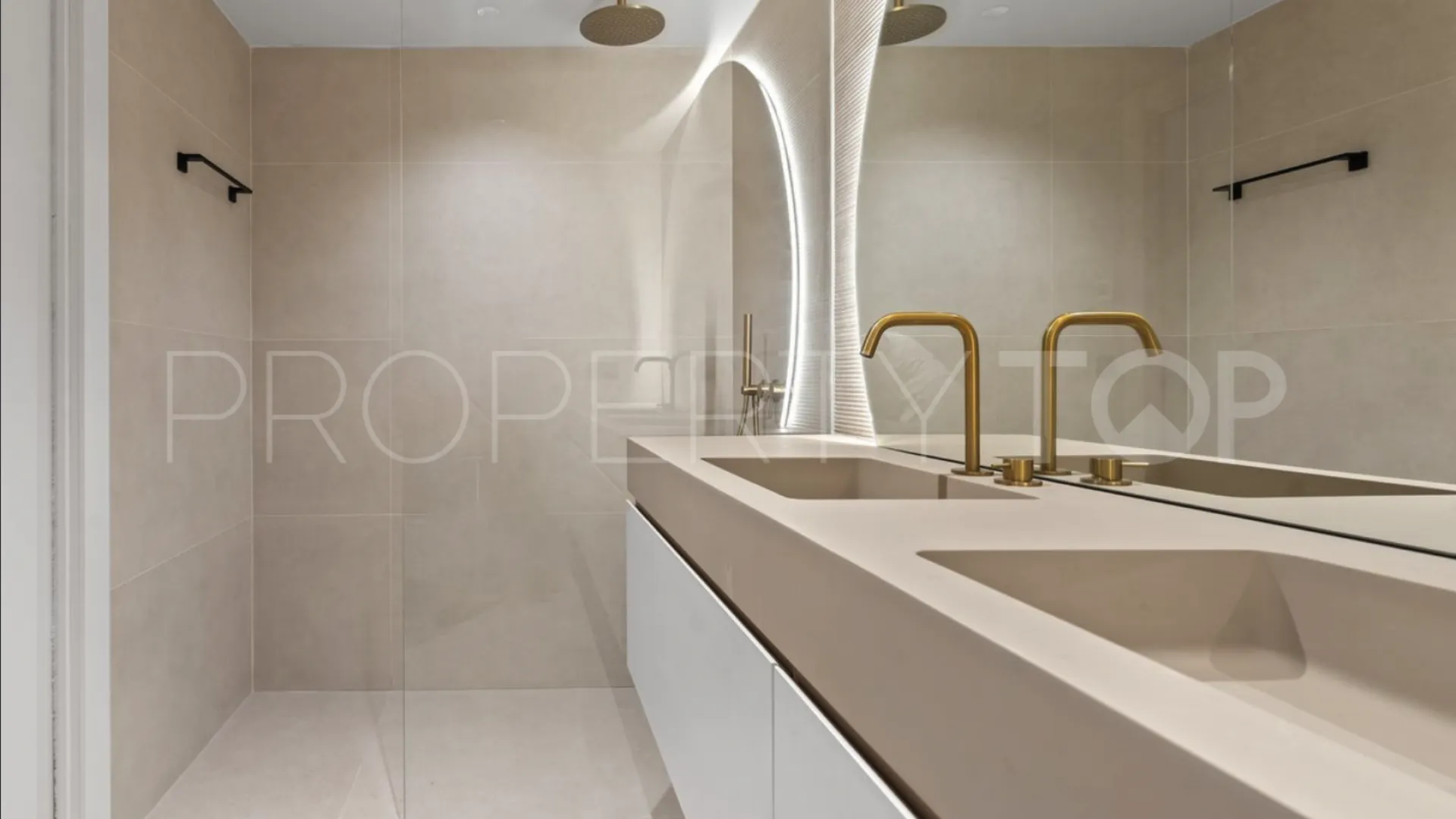 Se vende apartamento de 3 dormitorios en Nueva Andalucia