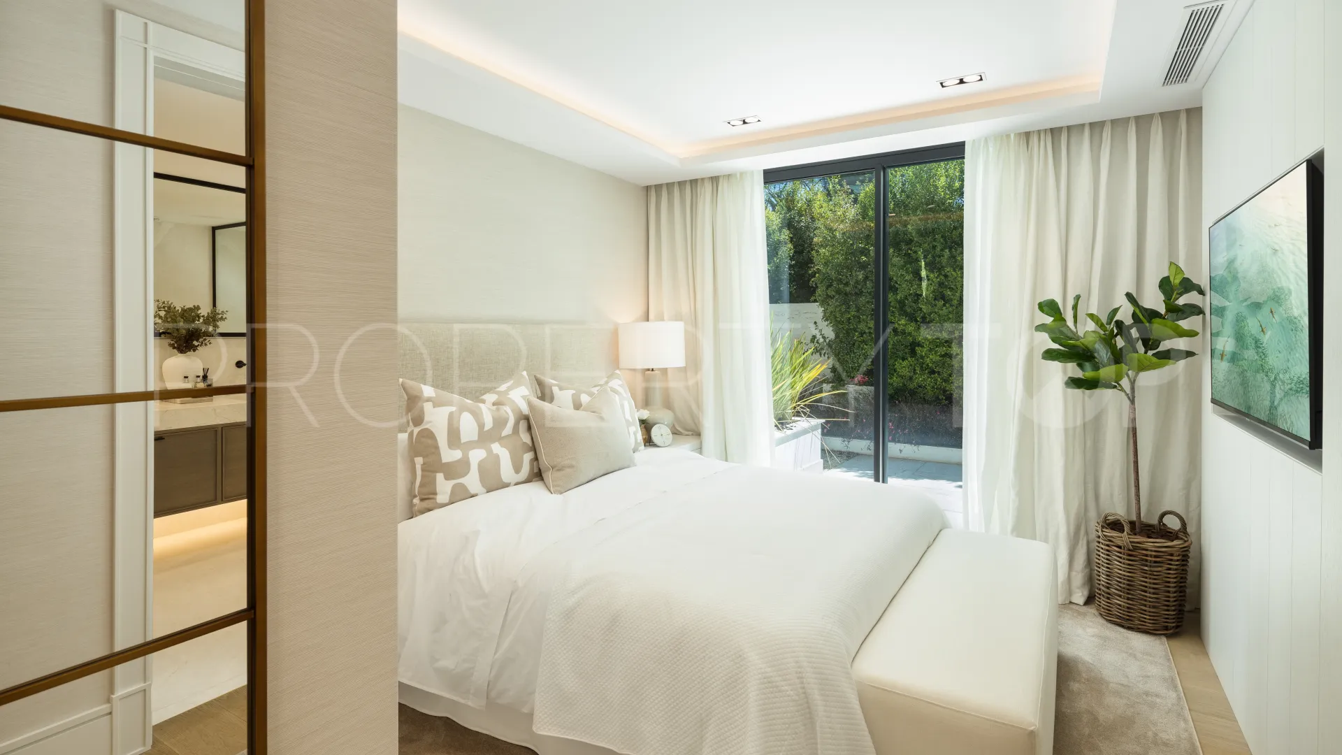 Comprar villa en Las Brisas con 7 dormitorios