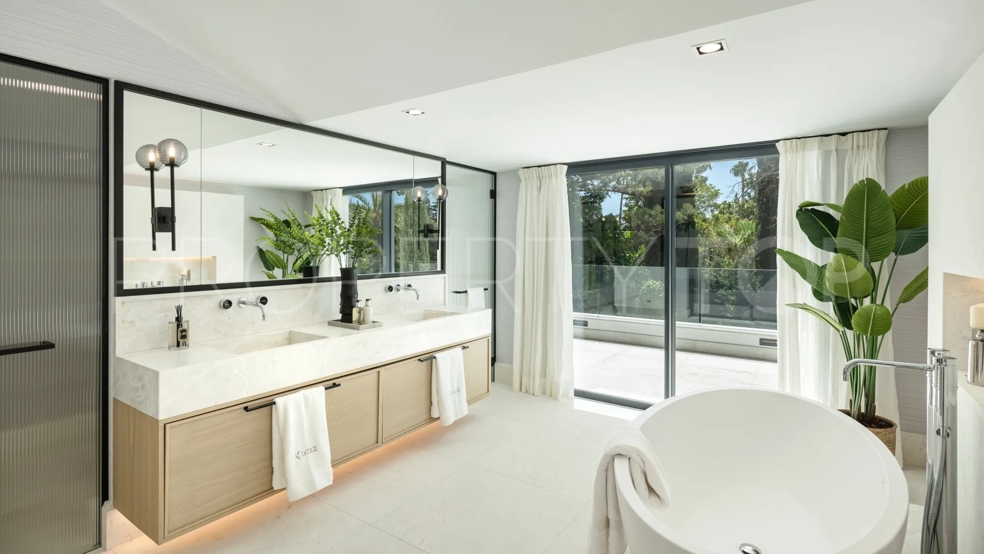 Comprar villa en Las Brisas con 7 dormitorios