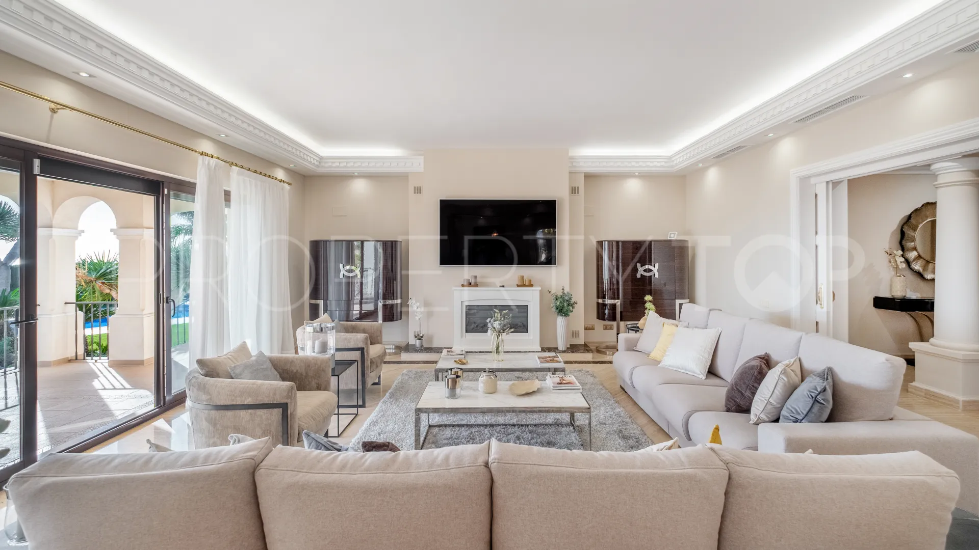 Se vende villa de 11 dormitorios en Altos del Paraiso