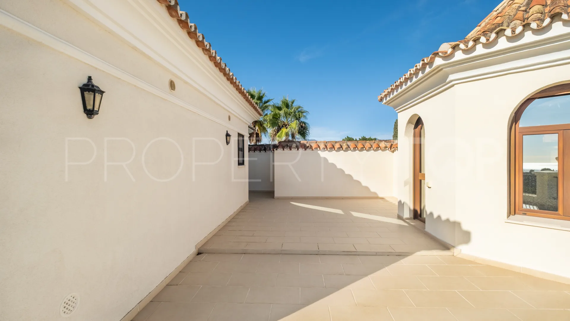 Se vende villa de 11 dormitorios en Altos del Paraiso