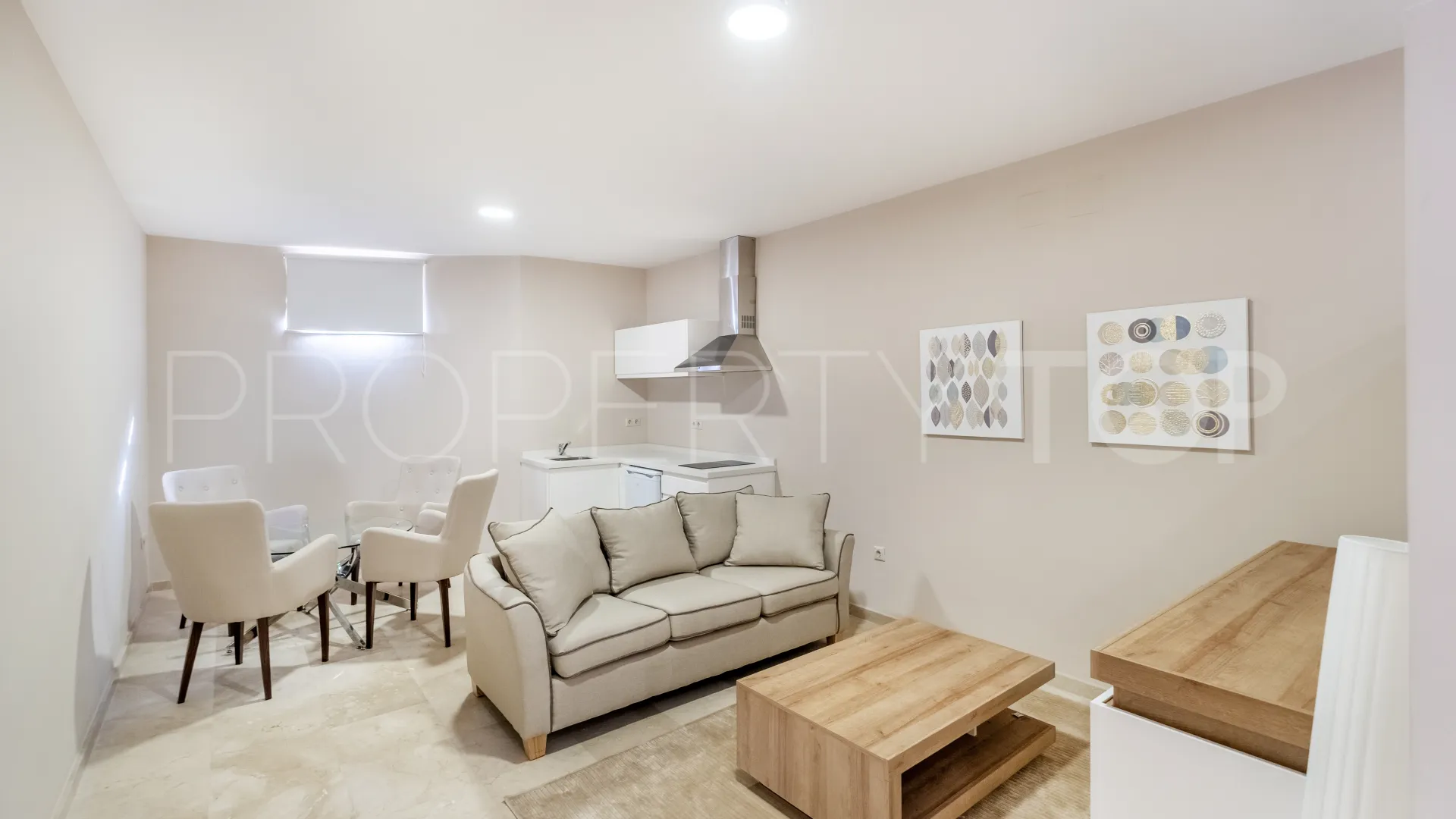 Se vende villa de 11 dormitorios en Altos del Paraiso