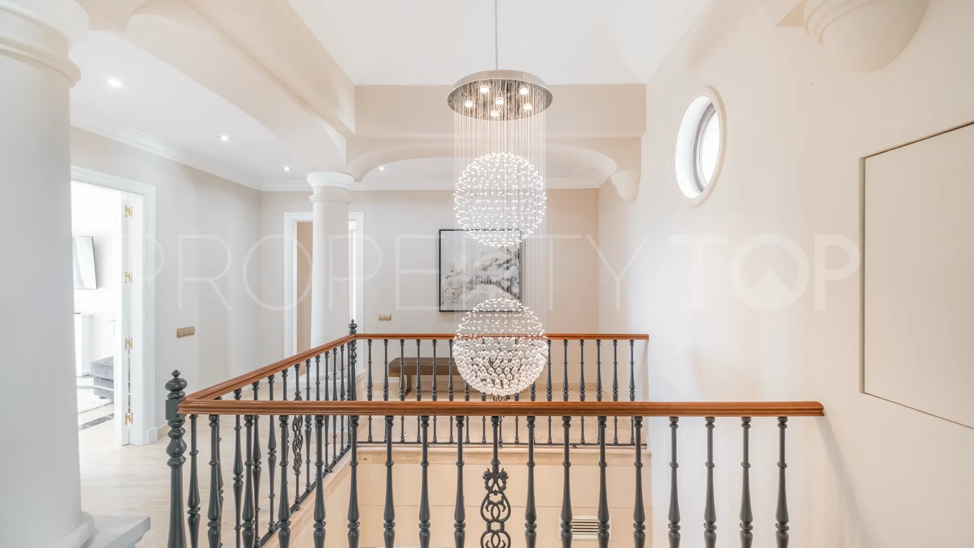 Se vende villa de 11 dormitorios en Altos del Paraiso