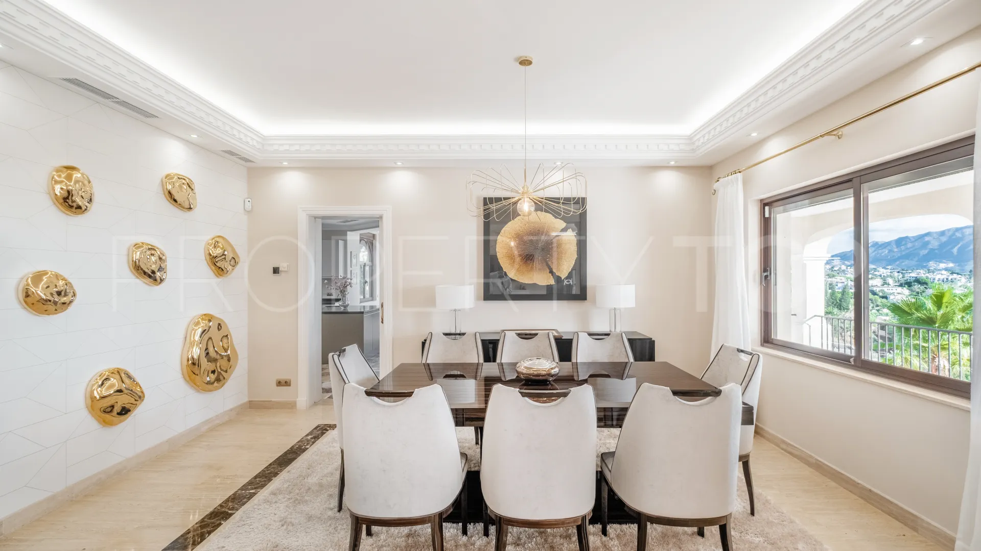 Se vende villa de 11 dormitorios en Altos del Paraiso