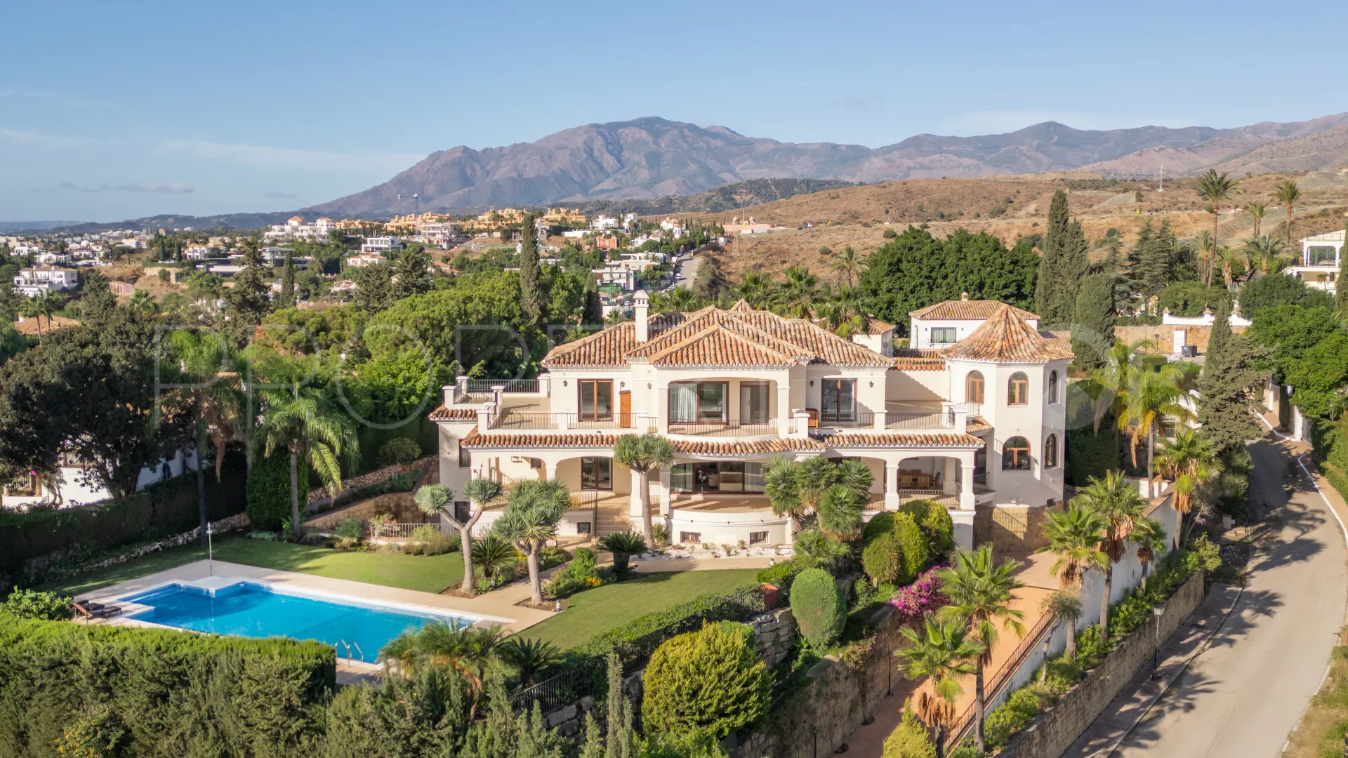 Se vende villa de 11 dormitorios en Altos del Paraiso