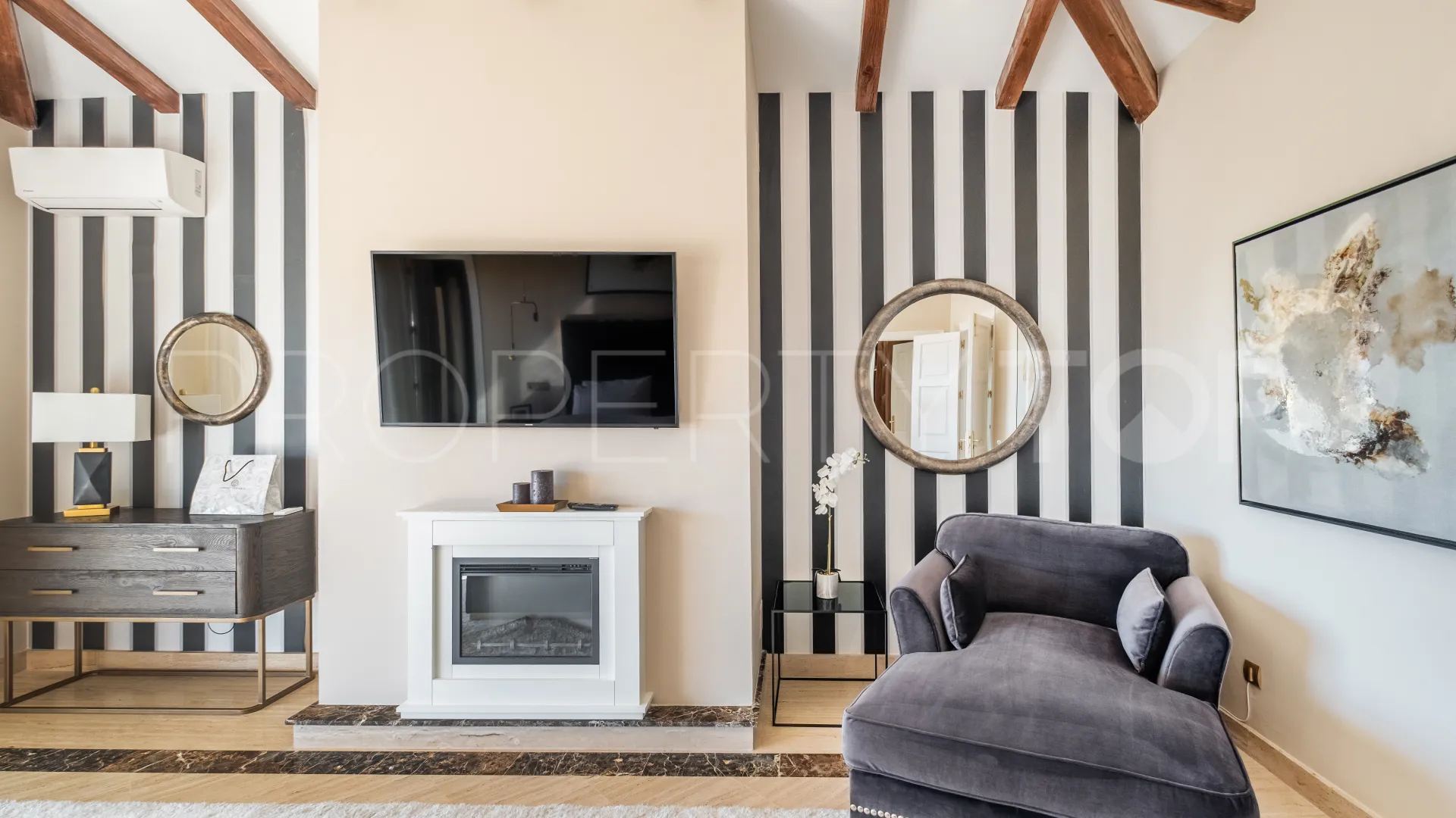 Se vende villa de 11 dormitorios en Altos del Paraiso