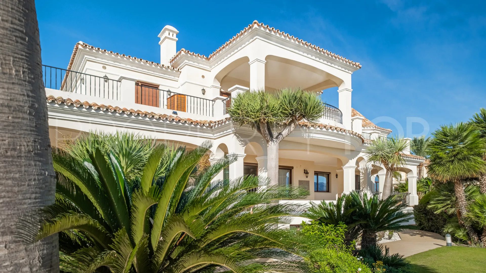 Se vende villa de 11 dormitorios en Altos del Paraiso