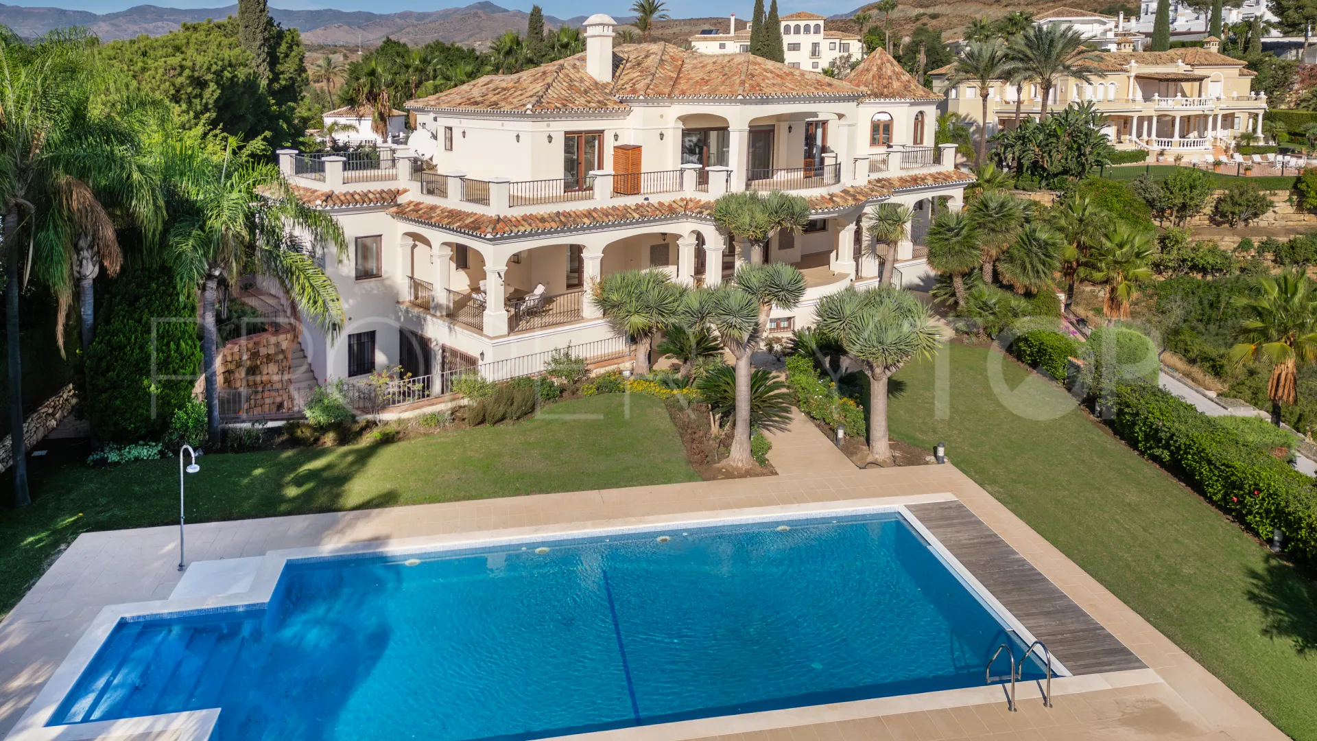 Se vende villa de 11 dormitorios en Altos del Paraiso