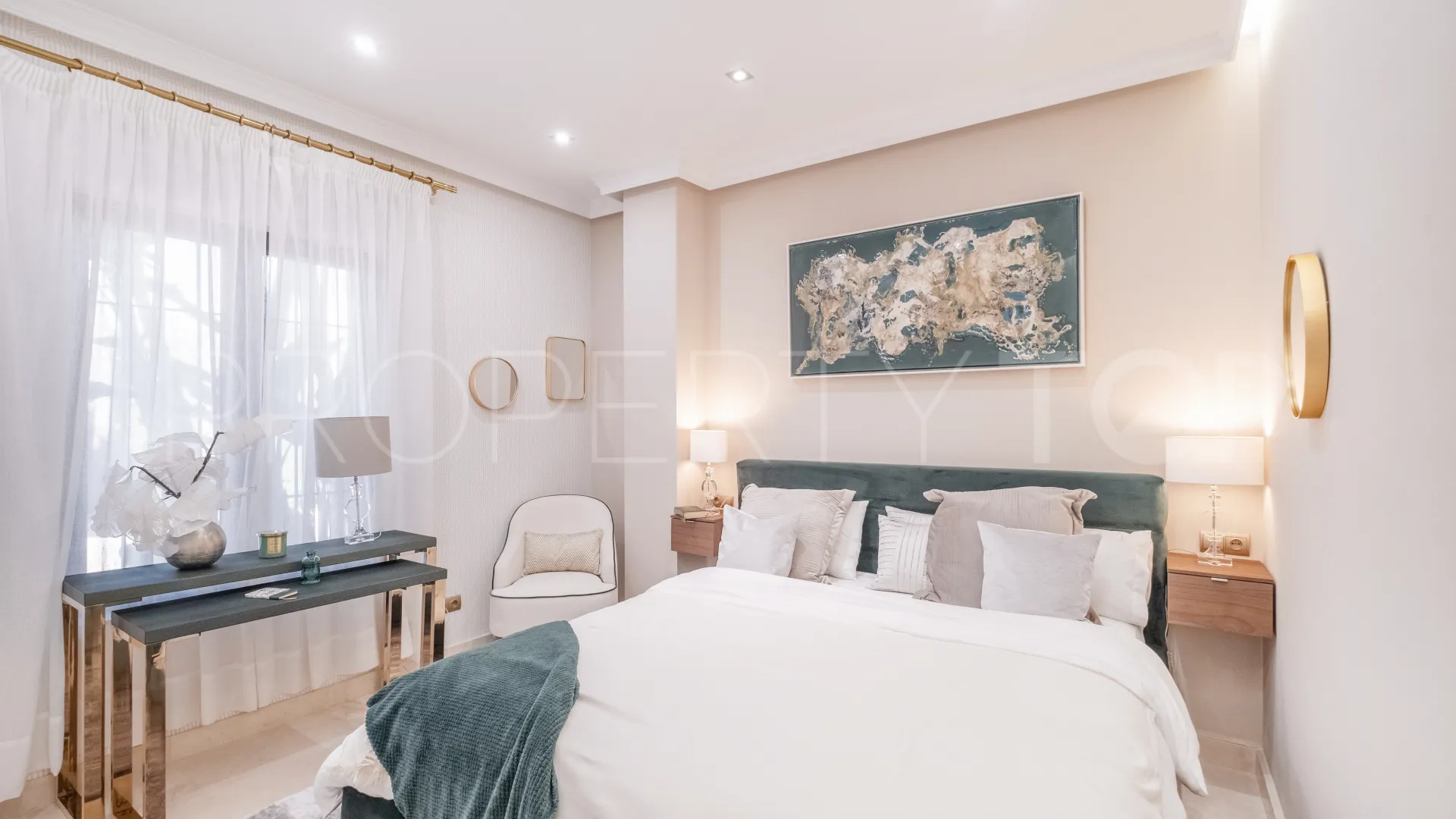 Se vende villa de 11 dormitorios en Altos del Paraiso