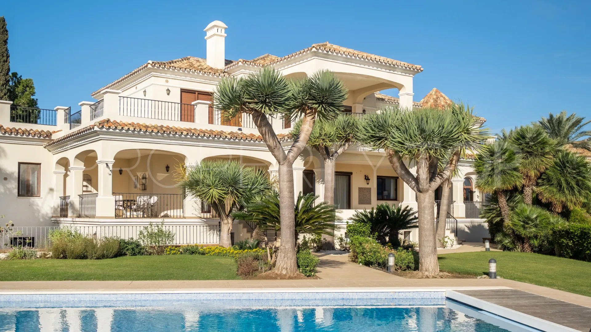 Se vende villa de 11 dormitorios en Altos del Paraiso
