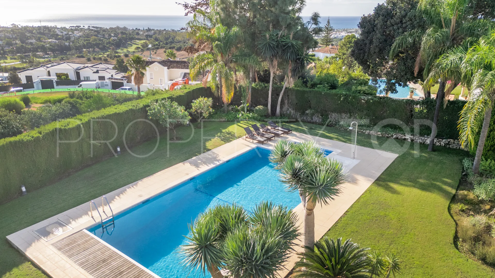 Se vende villa de 11 dormitorios en Altos del Paraiso