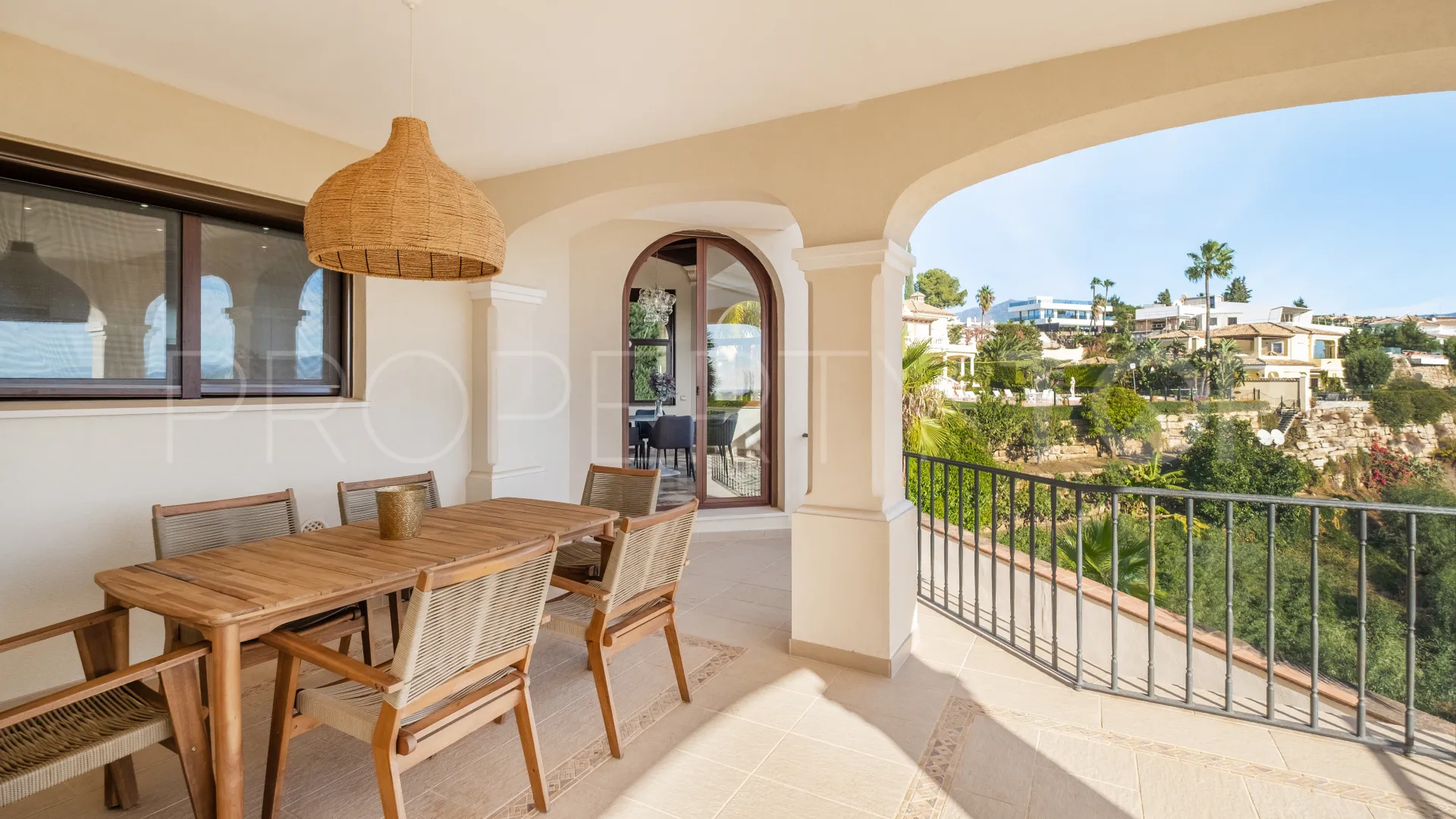 Se vende villa de 11 dormitorios en Altos del Paraiso