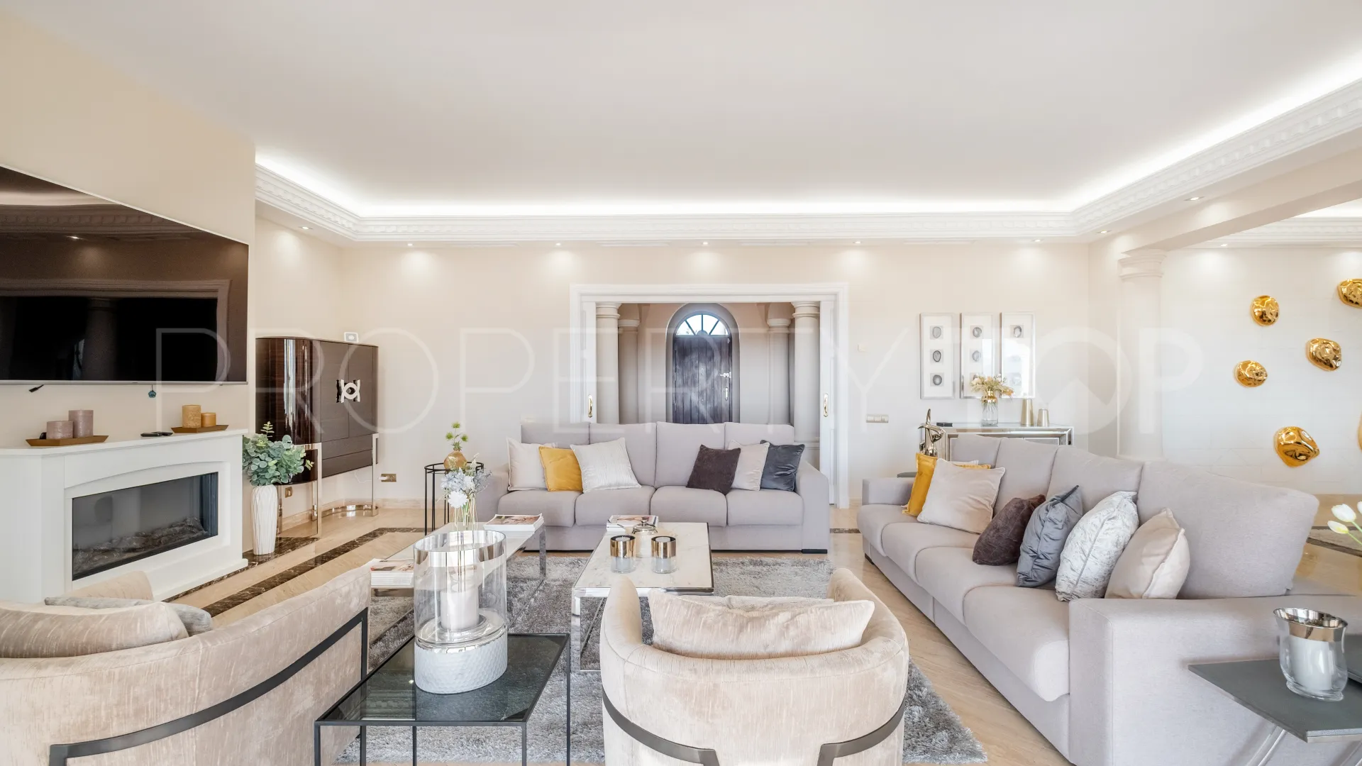 Se vende villa de 11 dormitorios en Altos del Paraiso