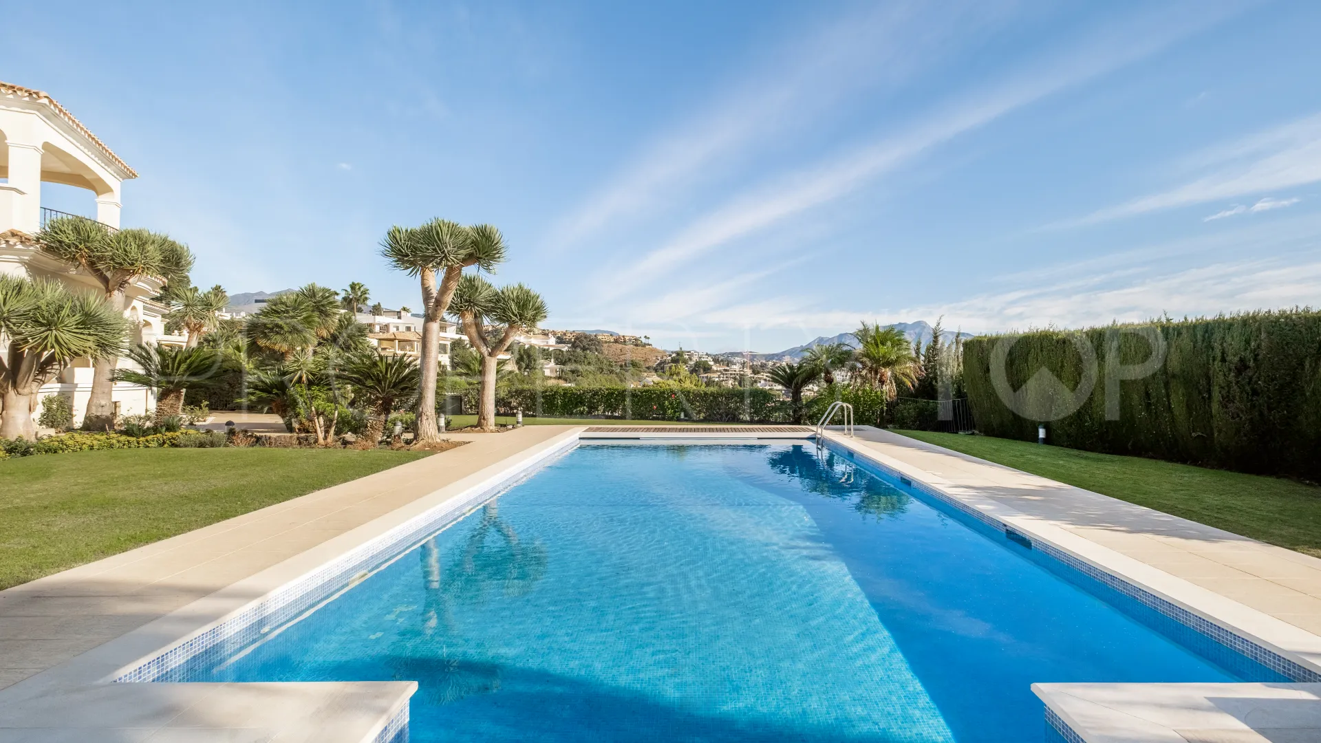 Se vende villa de 11 dormitorios en Altos del Paraiso