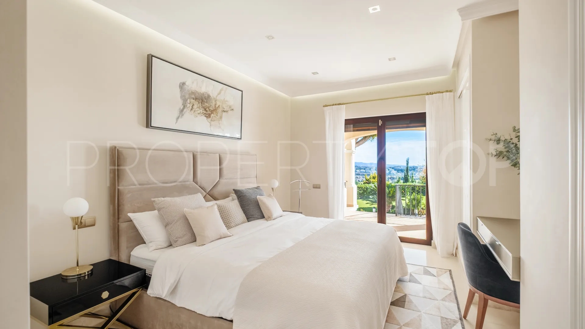 Se vende villa de 11 dormitorios en Altos del Paraiso