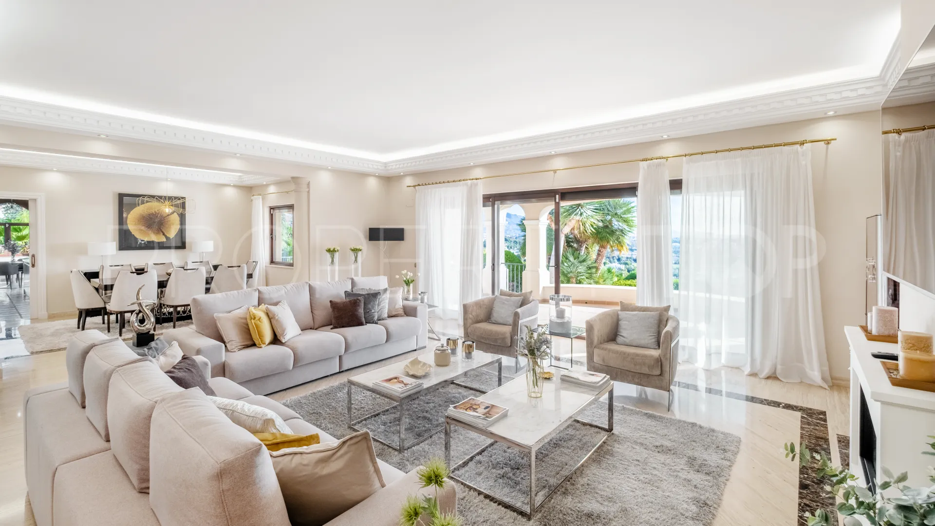 Se vende villa de 11 dormitorios en Altos del Paraiso