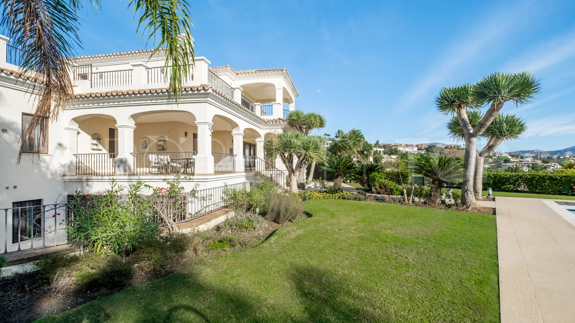 Se vende villa de 11 dormitorios en Altos del Paraiso
