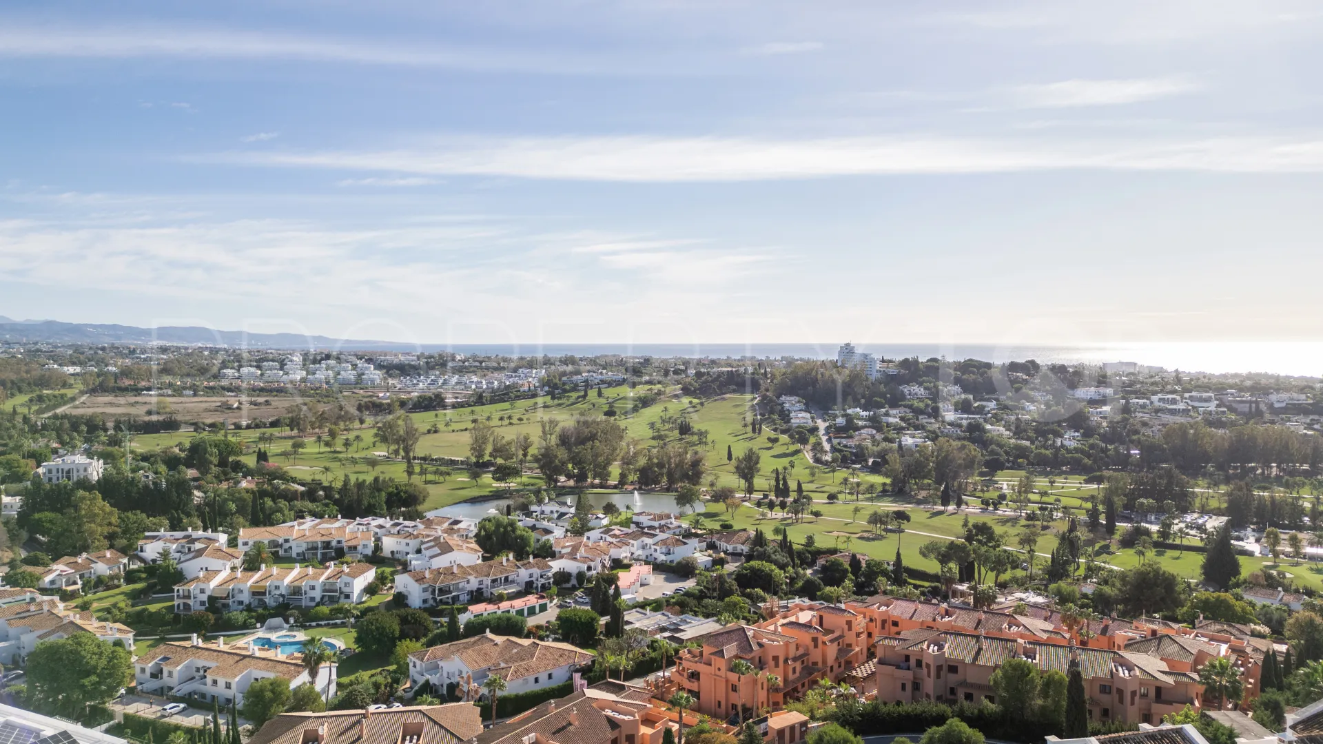 Se vende villa de 11 dormitorios en Altos del Paraiso