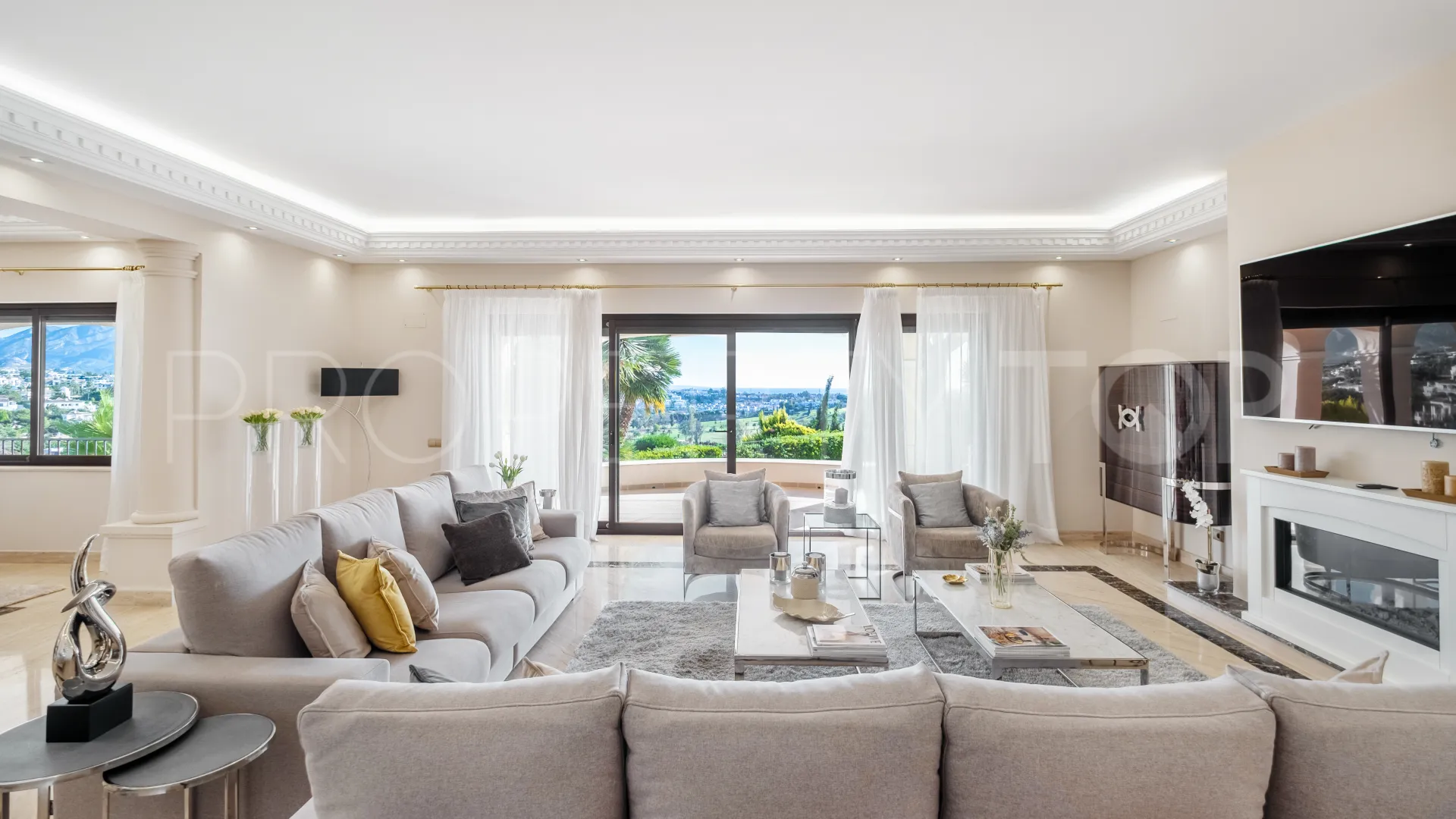 Se vende villa de 11 dormitorios en Altos del Paraiso
