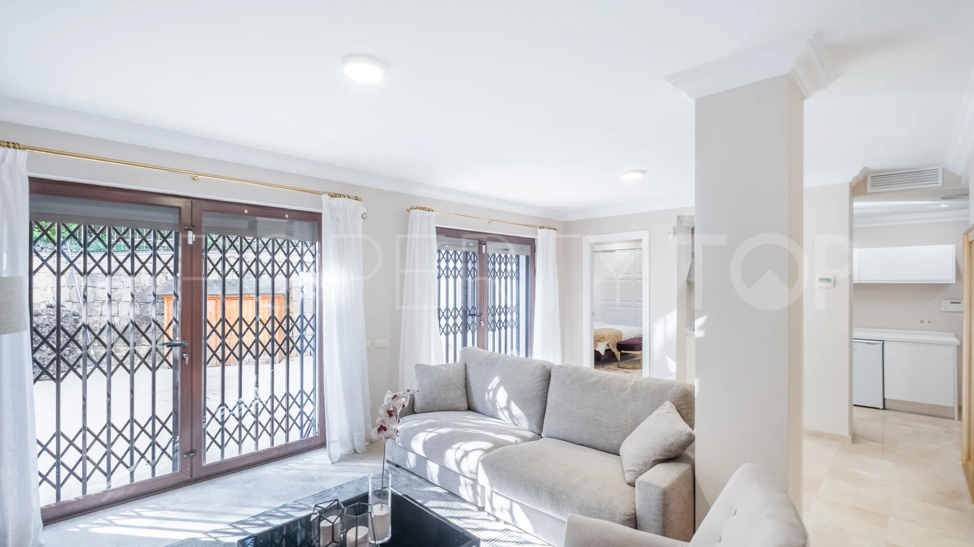 Se vende villa de 11 dormitorios en Altos del Paraiso