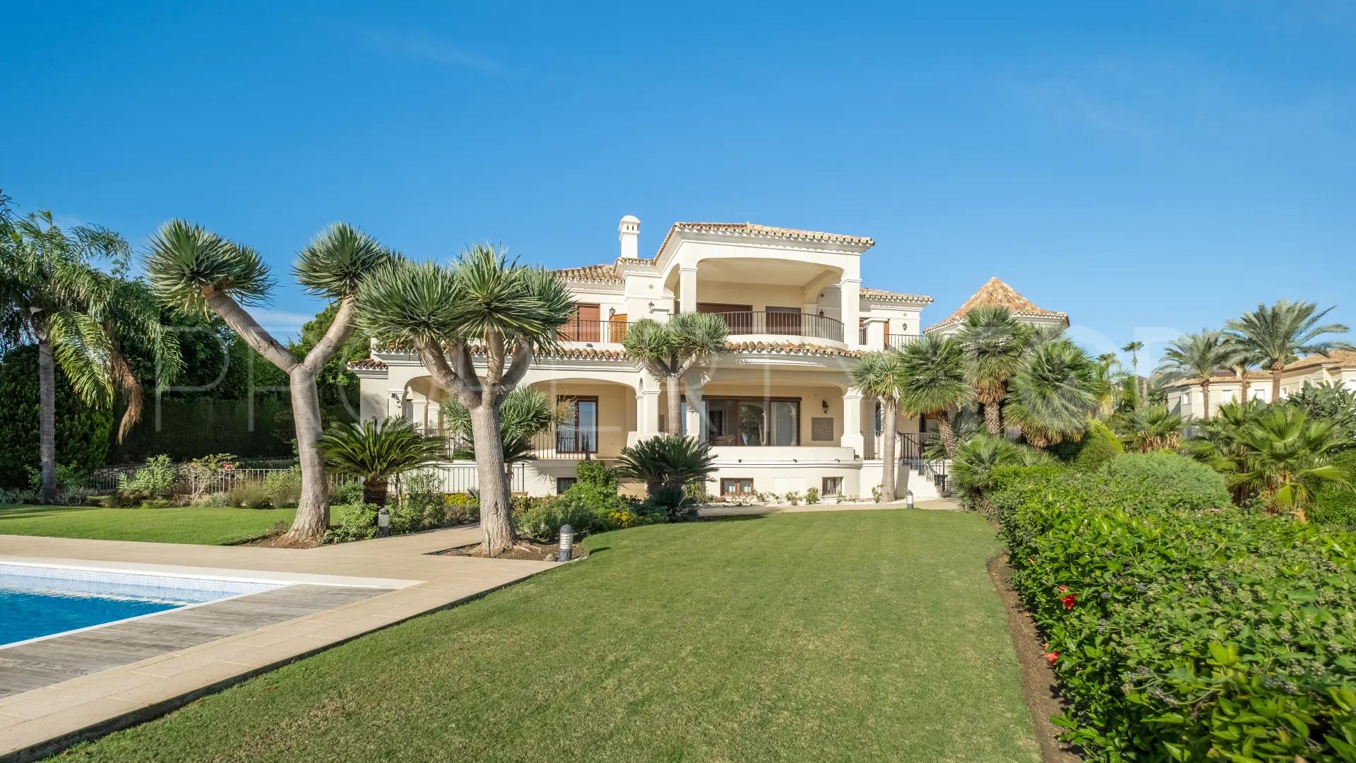 Se vende villa de 11 dormitorios en Altos del Paraiso