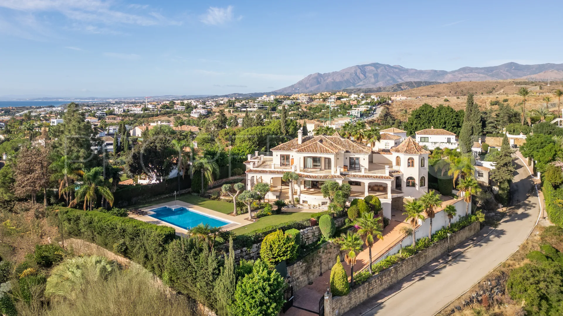 Se vende villa de 11 dormitorios en Altos del Paraiso
