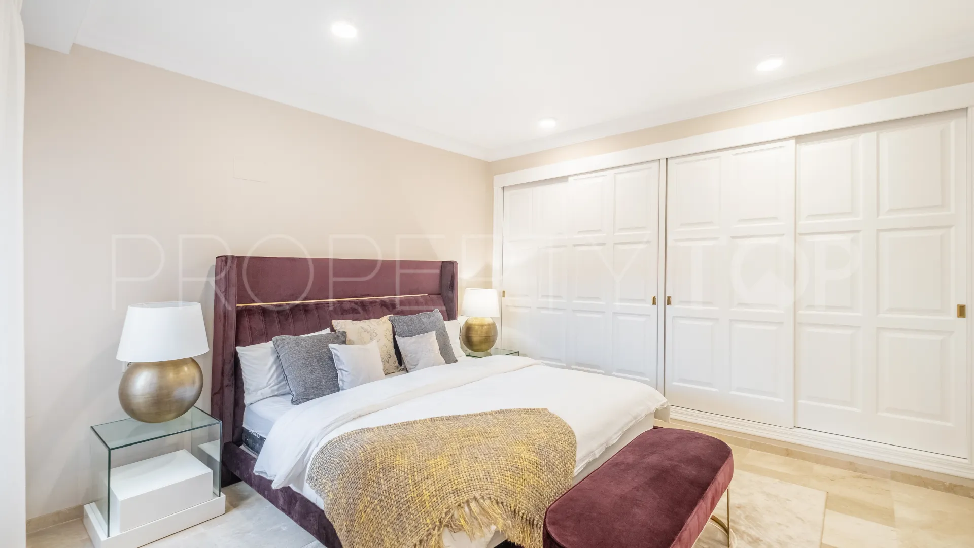 Se vende villa de 11 dormitorios en Altos del Paraiso