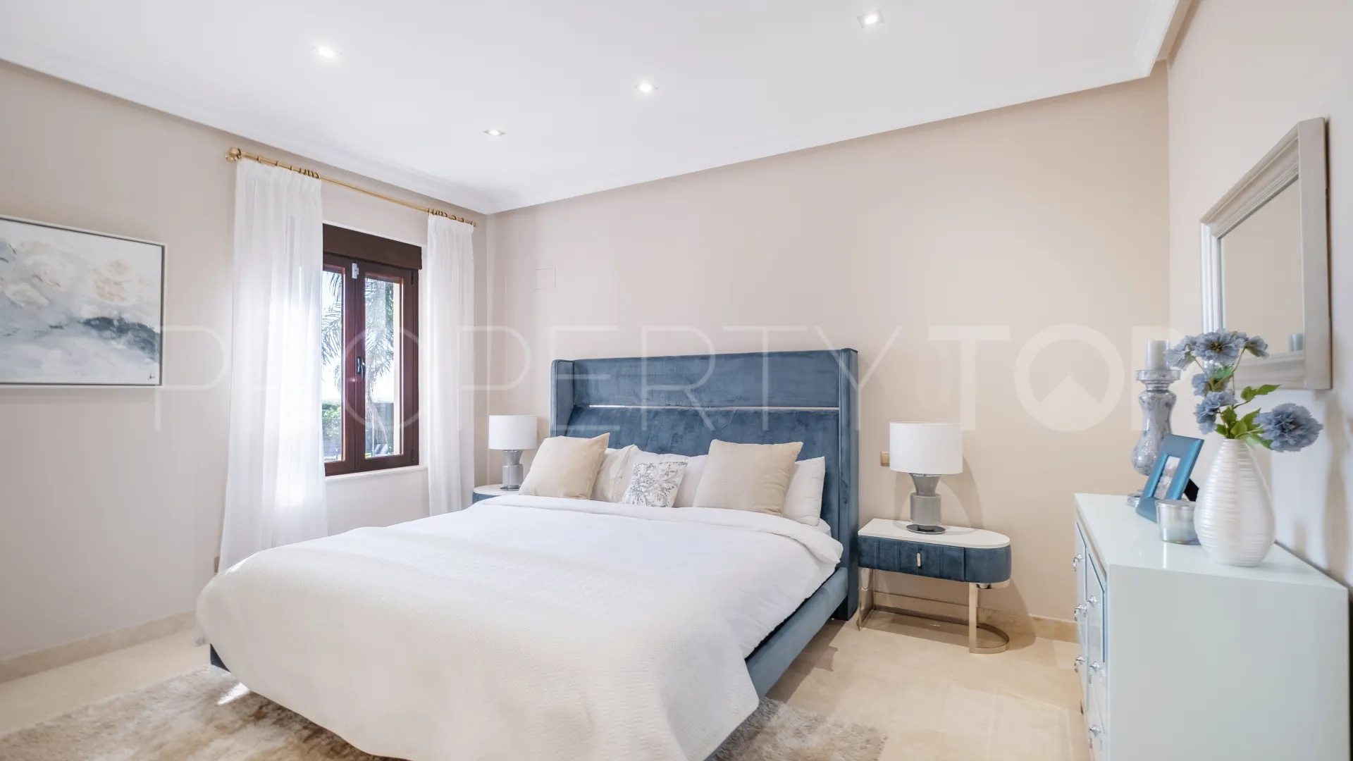Se vende villa de 11 dormitorios en Altos del Paraiso