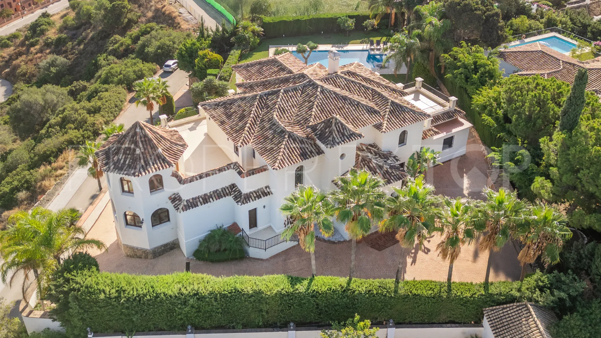 Se vende villa de 11 dormitorios en Altos del Paraiso