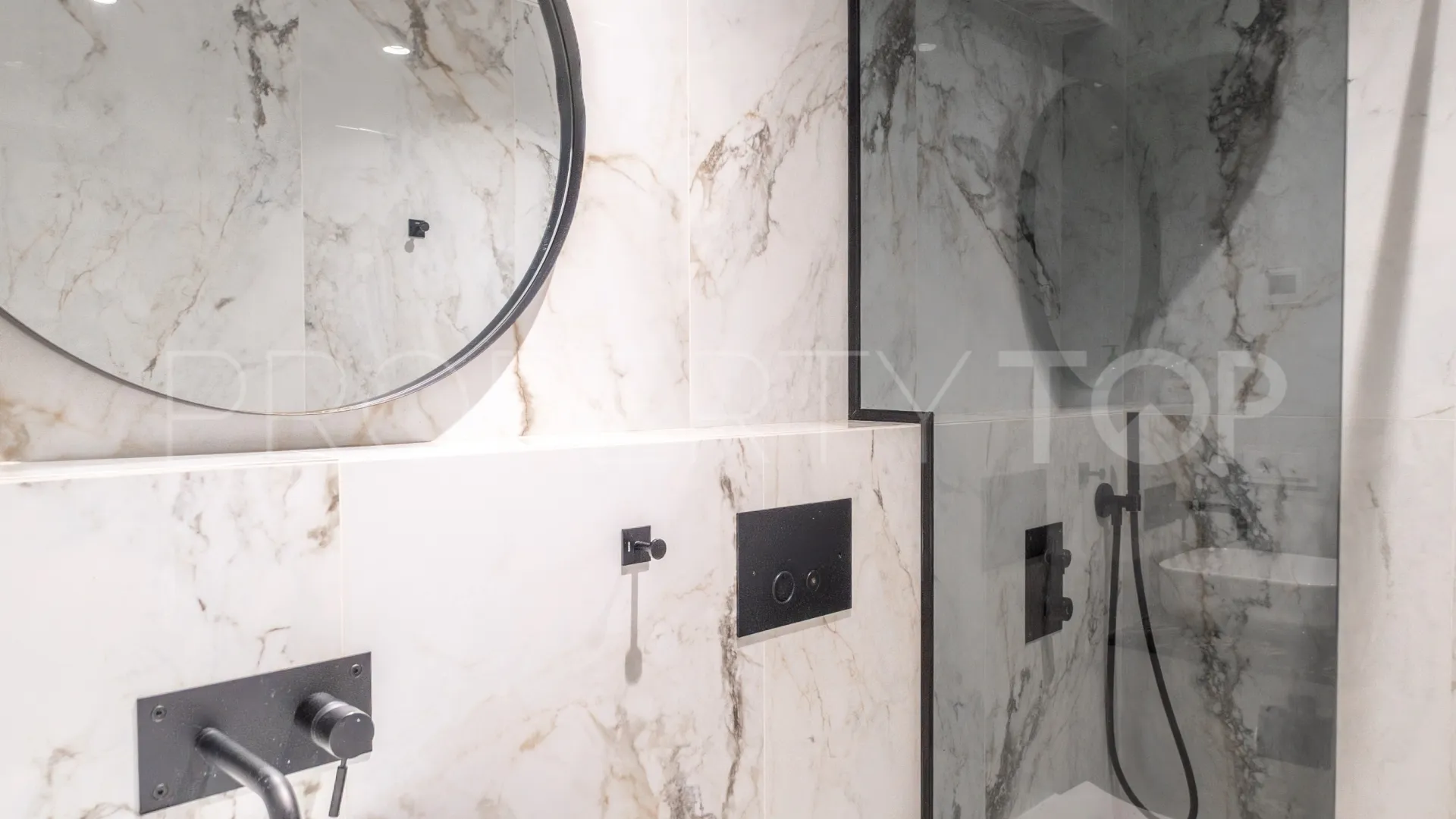 Apartamento en venta de 3 dormitorios en Nueva Andalucia