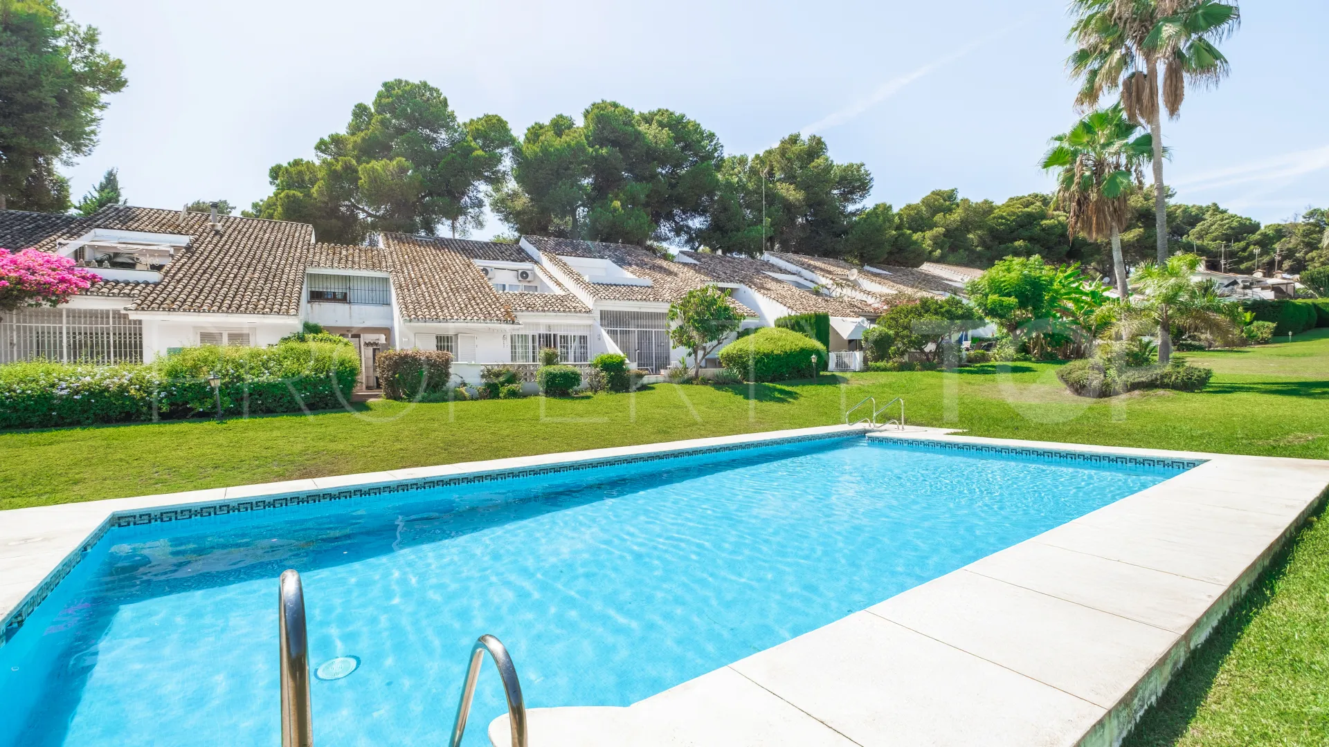 Apartamento en venta de 3 dormitorios en Nueva Andalucia