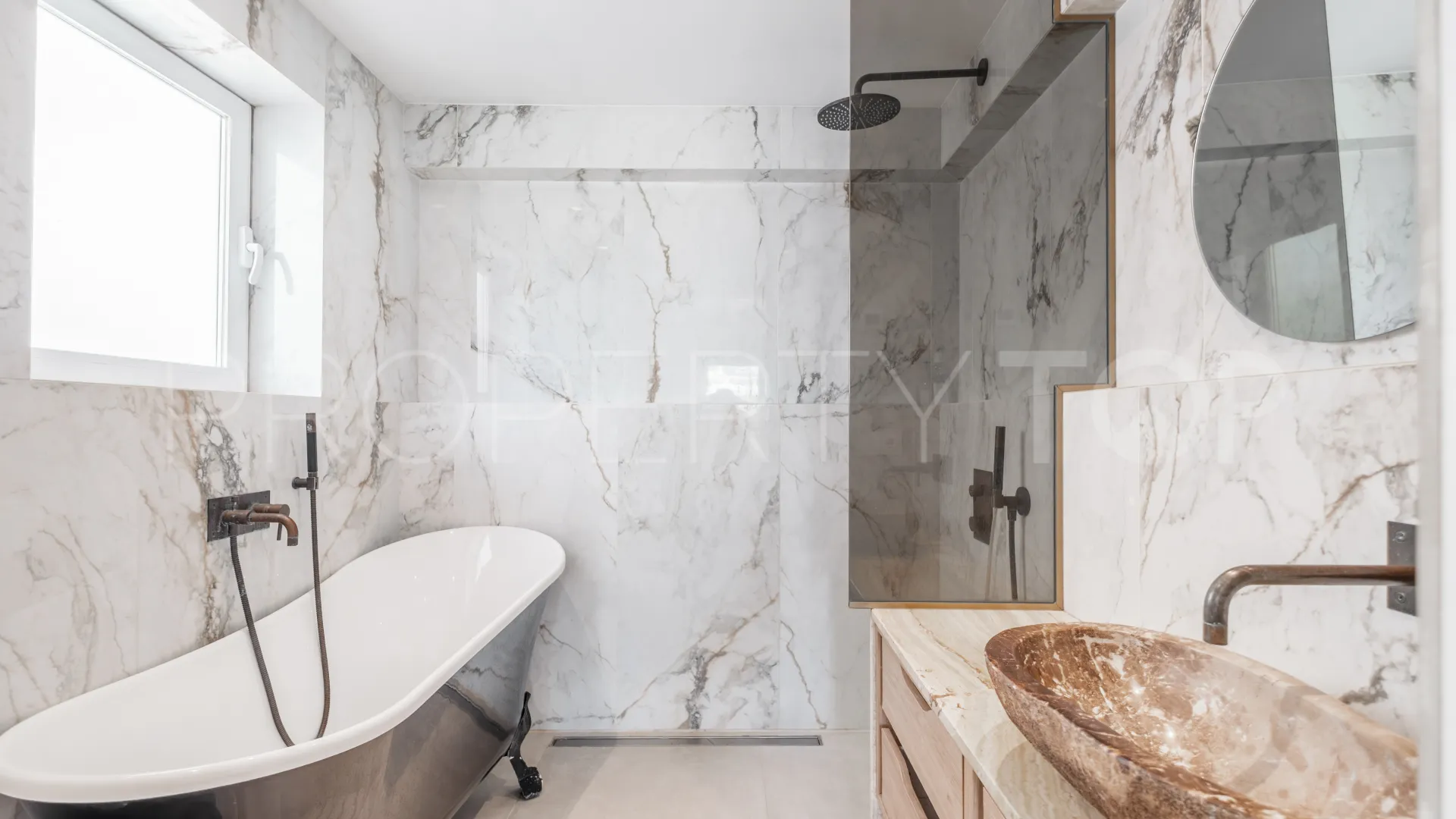 Apartamento en venta de 3 dormitorios en Nueva Andalucia