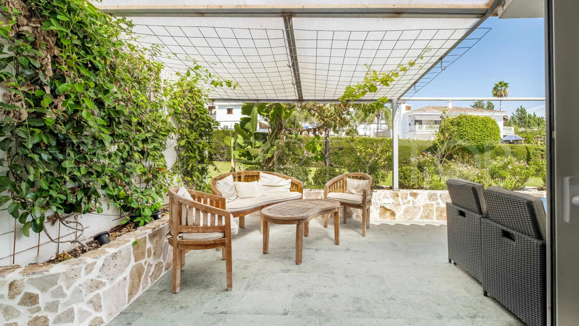 Apartamento en venta de 3 dormitorios en Nueva Andalucia