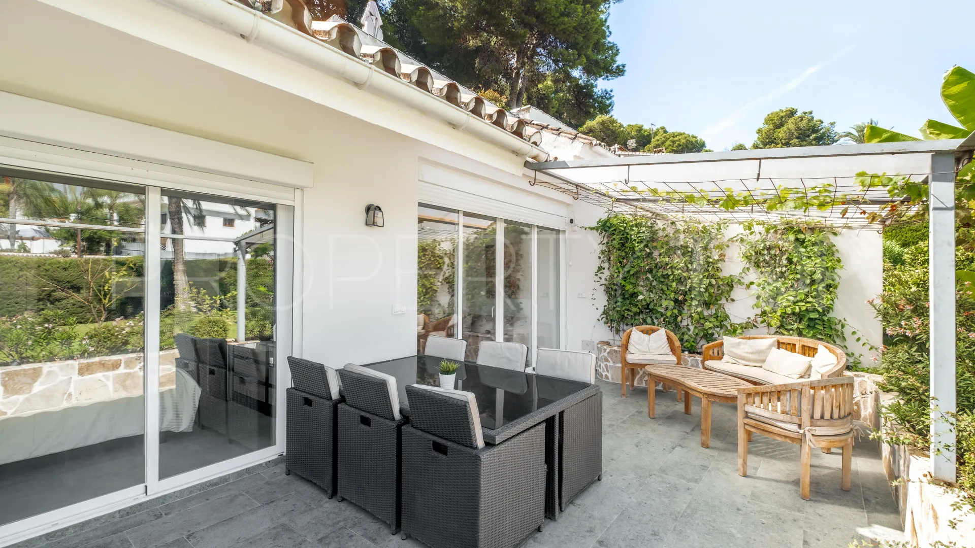 Apartamento en venta de 3 dormitorios en Nueva Andalucia