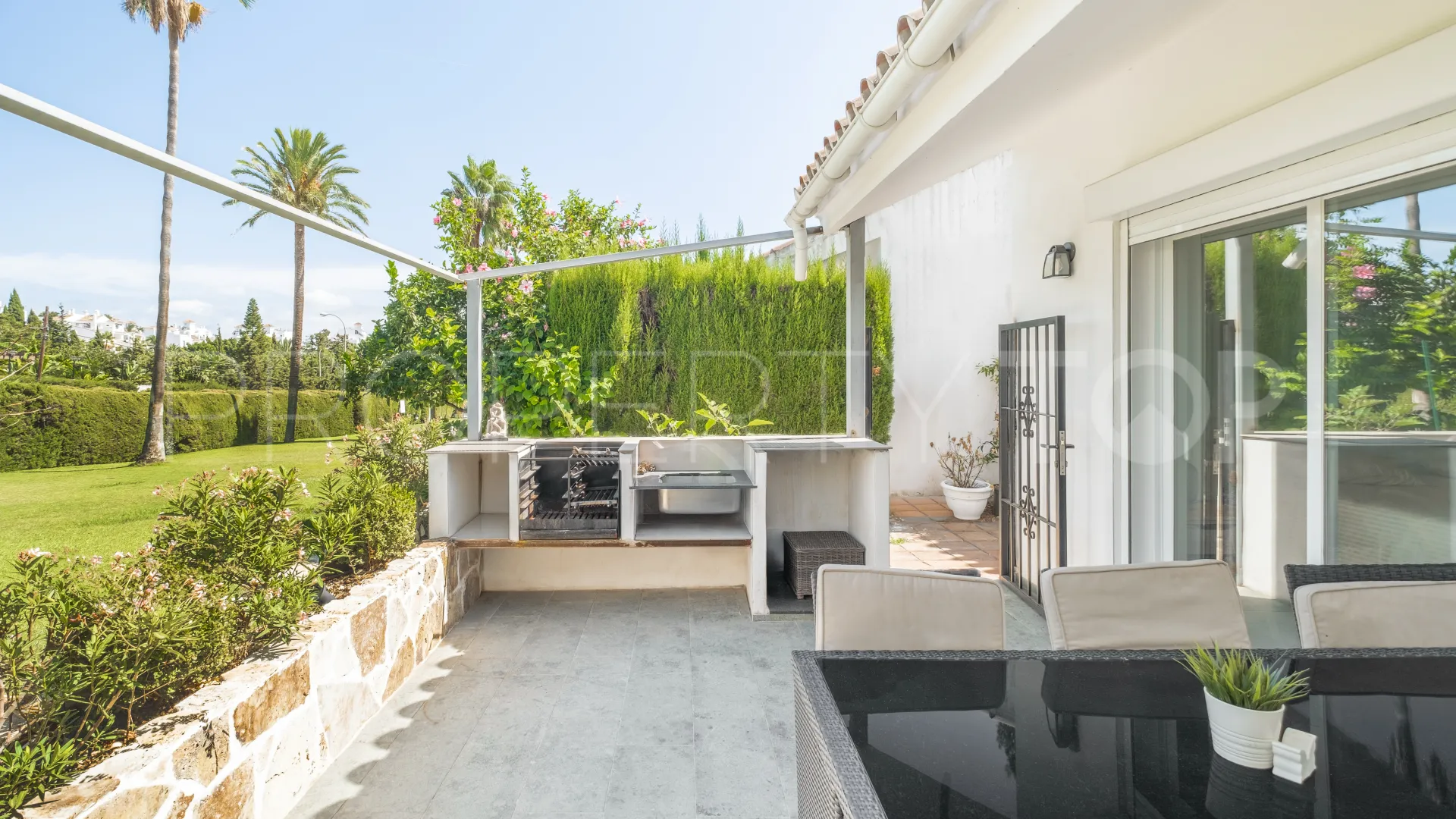 Apartamento en venta de 3 dormitorios en Nueva Andalucia