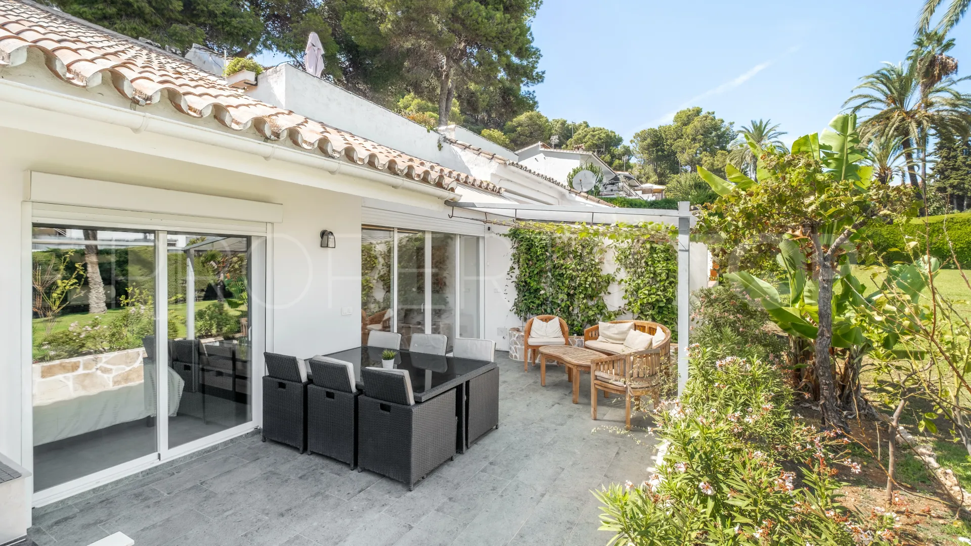 Apartamento en venta de 3 dormitorios en Nueva Andalucia