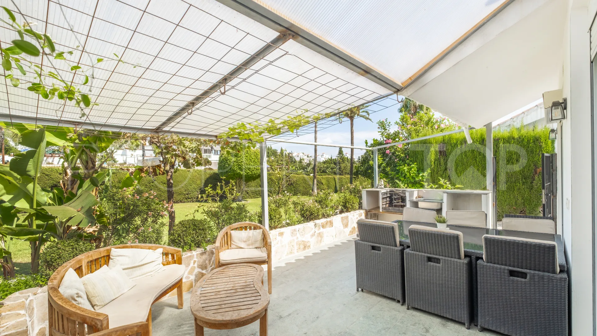 Apartamento en venta de 3 dormitorios en Nueva Andalucia