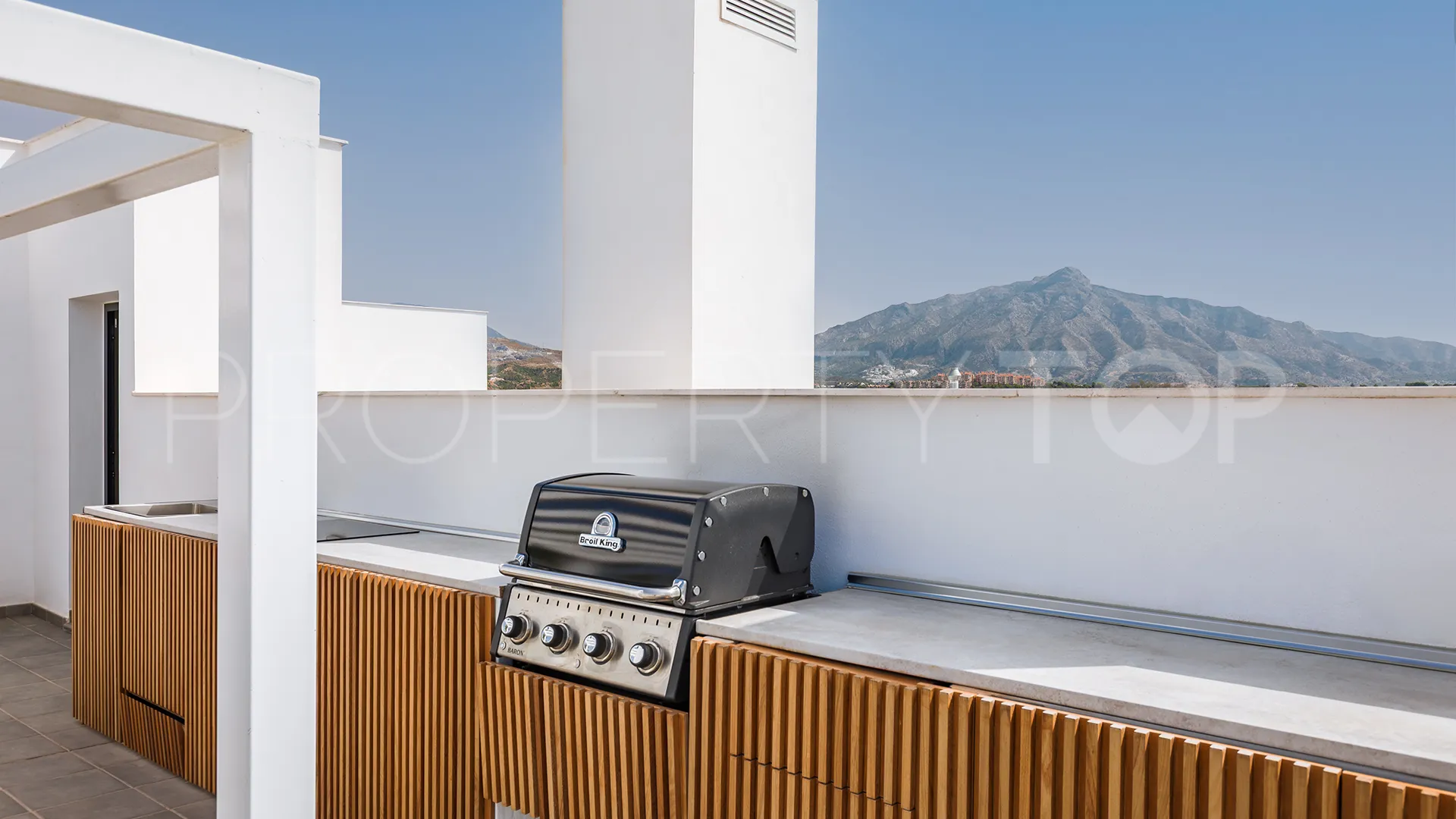 For sale San Pedro de Alcantara penthouse with 4 bedrooms
