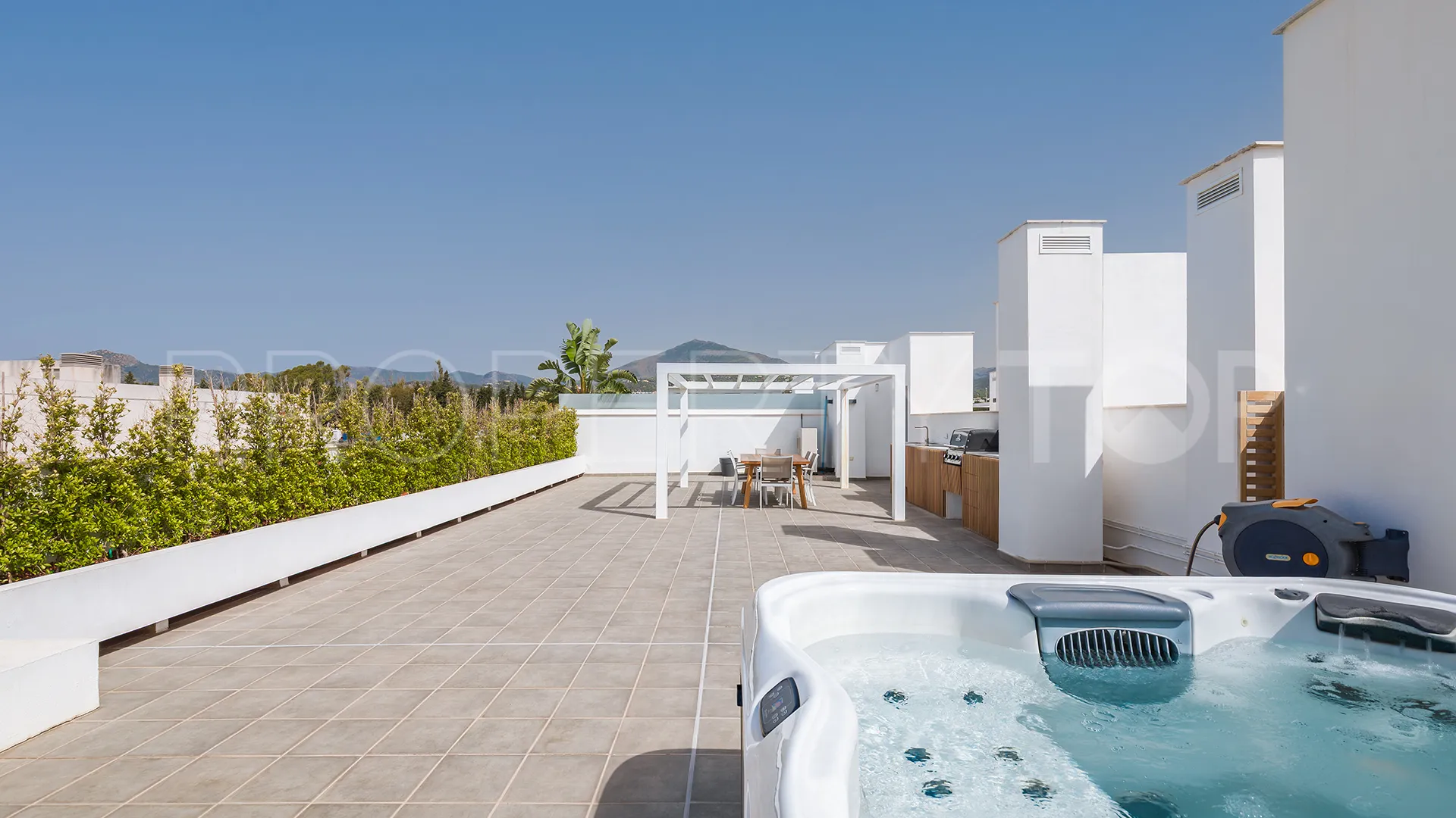 For sale San Pedro de Alcantara penthouse with 4 bedrooms