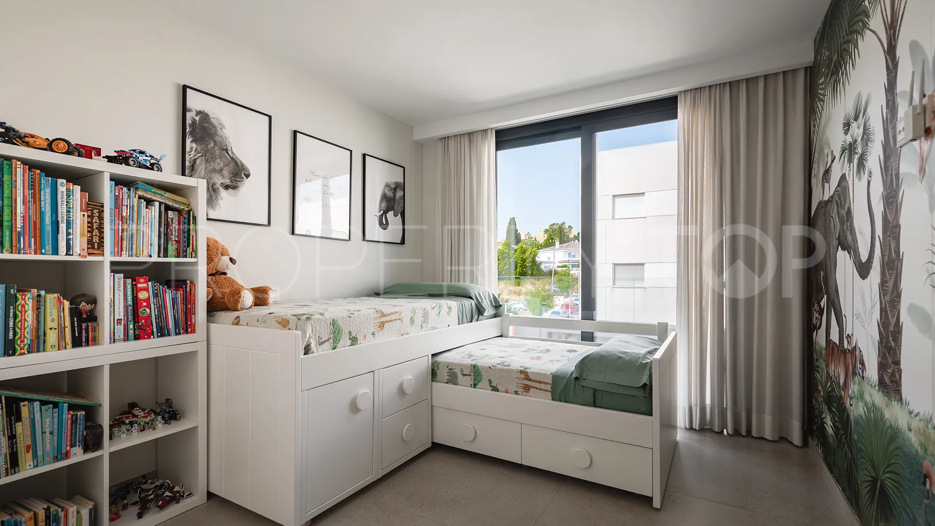For sale San Pedro de Alcantara penthouse with 4 bedrooms