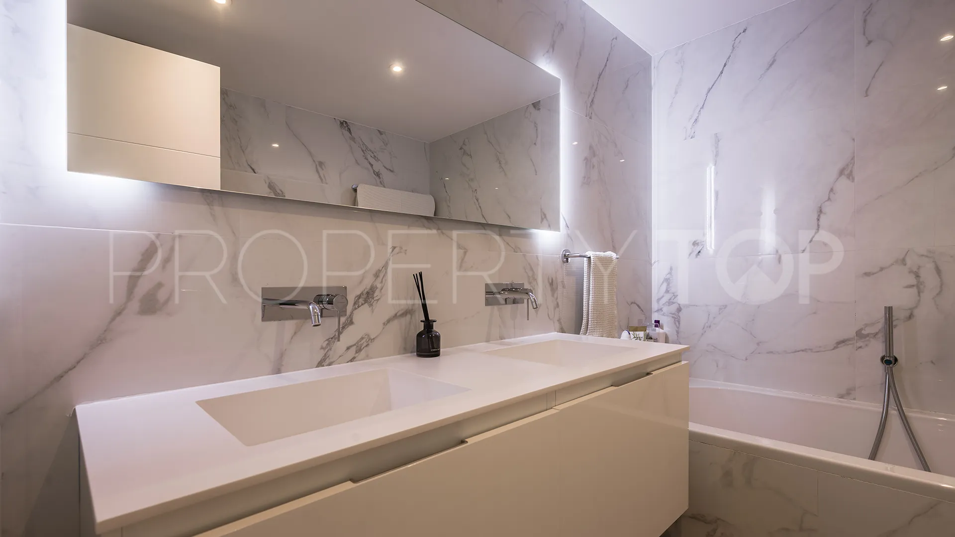 For sale San Pedro de Alcantara penthouse with 4 bedrooms