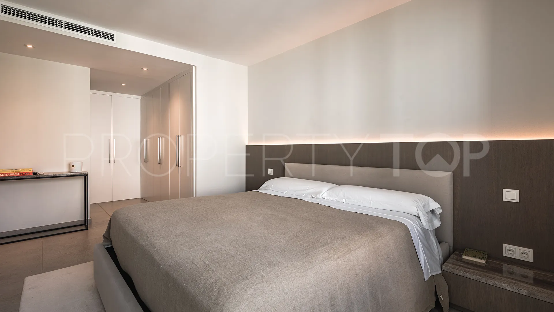 For sale San Pedro de Alcantara penthouse with 4 bedrooms