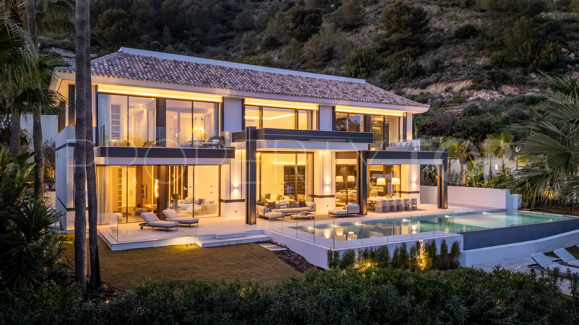 Comprar villa en Marbella Golden Mile de 6 dormitorios
