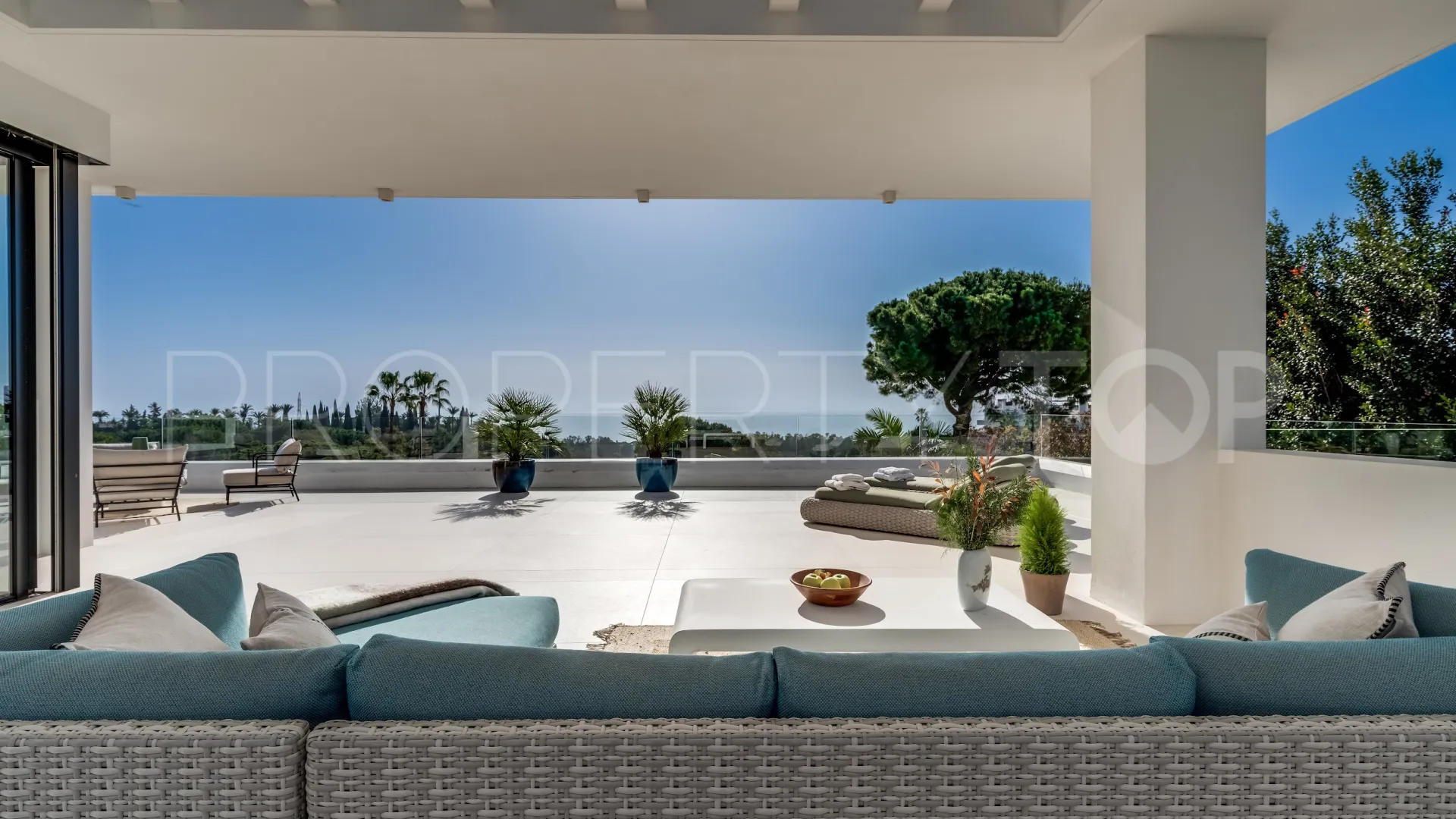 Se vende villa de 5 dormitorios en Las Lomas del Marbella Club