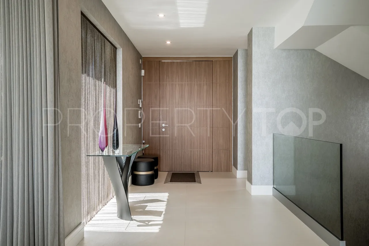 Se vende villa de 5 dormitorios en Las Lomas del Marbella Club