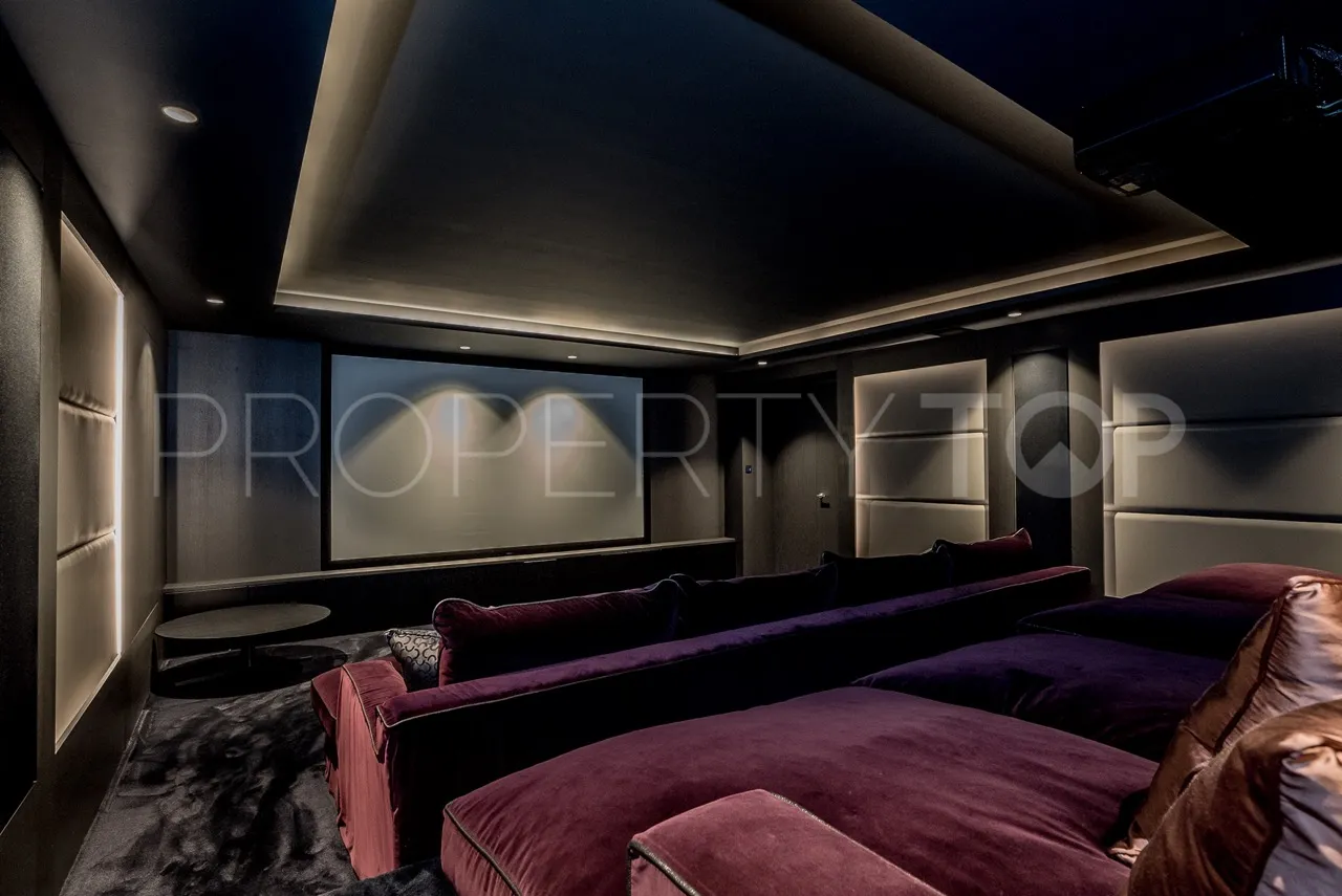 Se vende villa de 5 dormitorios en Las Lomas del Marbella Club
